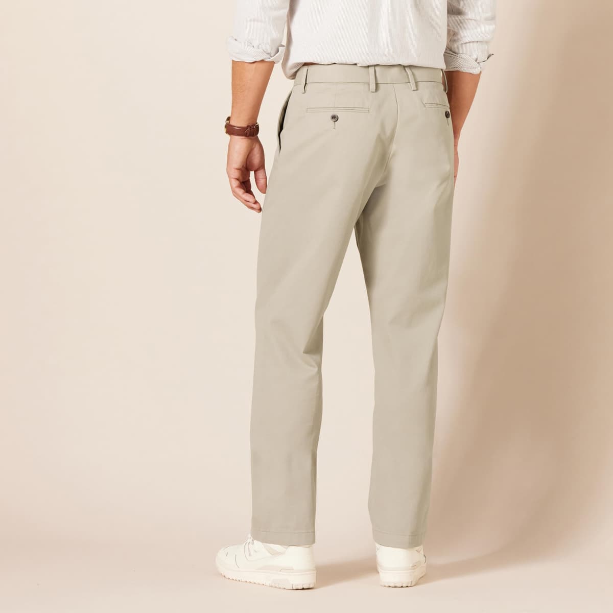 Amazon Essentials Men's Classic-Fit Wrinkle-Resistant Flat-Front Chino Trousers (Available in Big and Tall) — view 2