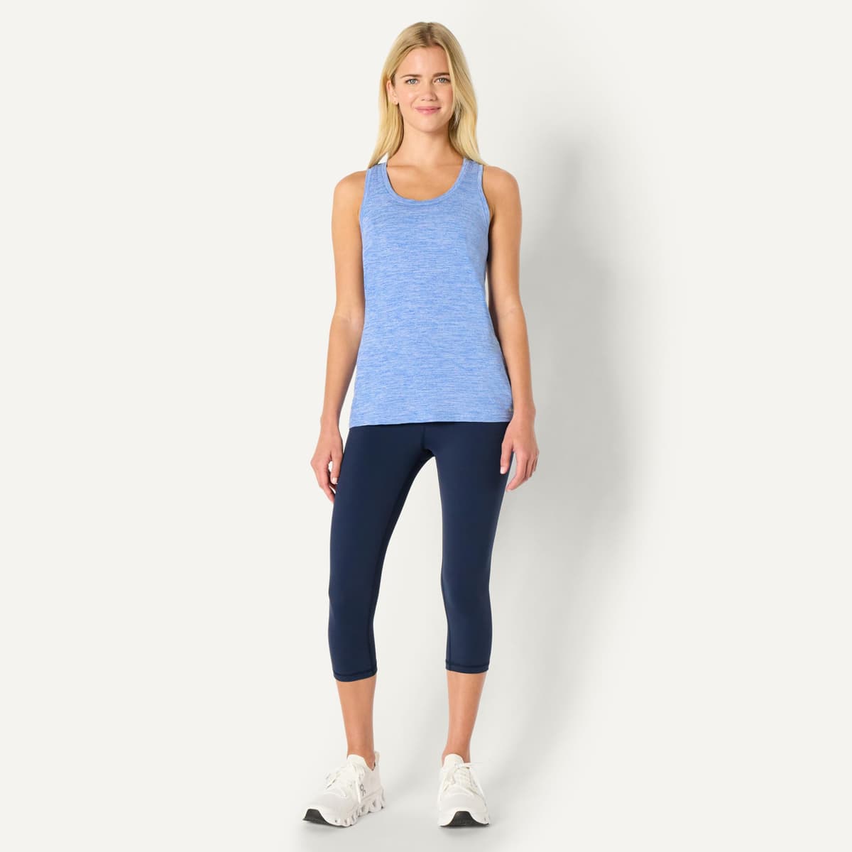 Amazon Essentials Top Deportivo Elástico de Entrenamiento, Secado Rápido y Espalda Nadadora (Tallas Grandes) Mujer, Paquetes Múltiples — view 3