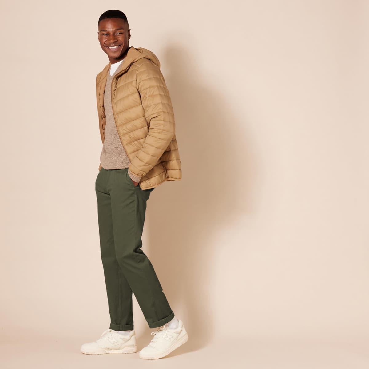 Amazon Essentials Pantalones Informales de Estilo Chino, Elásticos y de Corte Ajustado Hombre — view 3