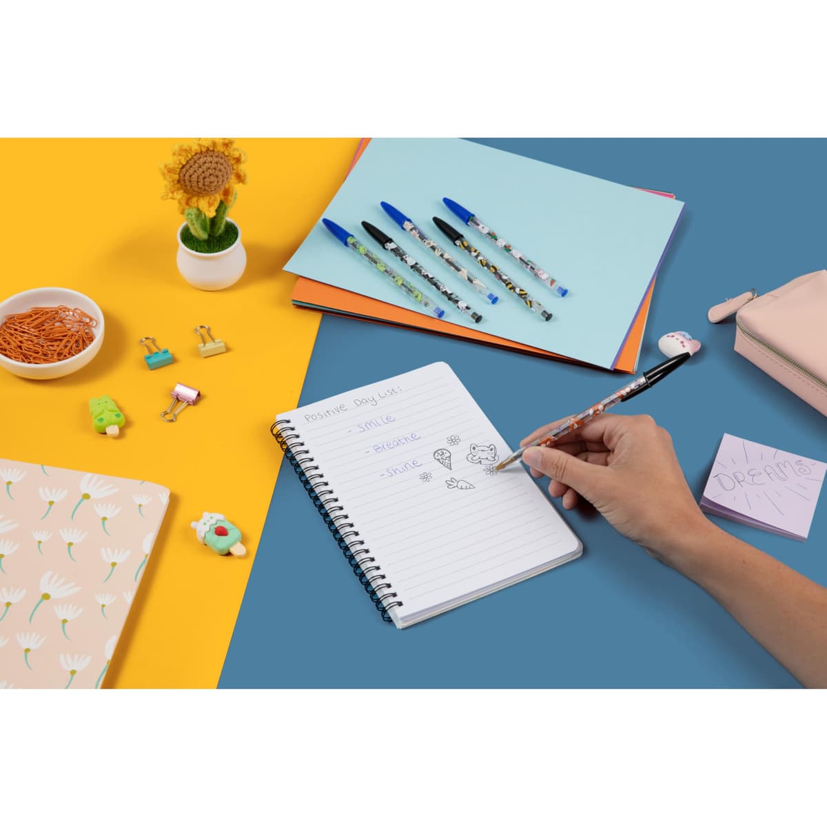 BIC Cristal Decors Kawaii Bolígrafos de Punta Media (1,00 mm), Tinta Azul y Negra - Diseños Kawaii Surtidos, Pack de 8 — view 7