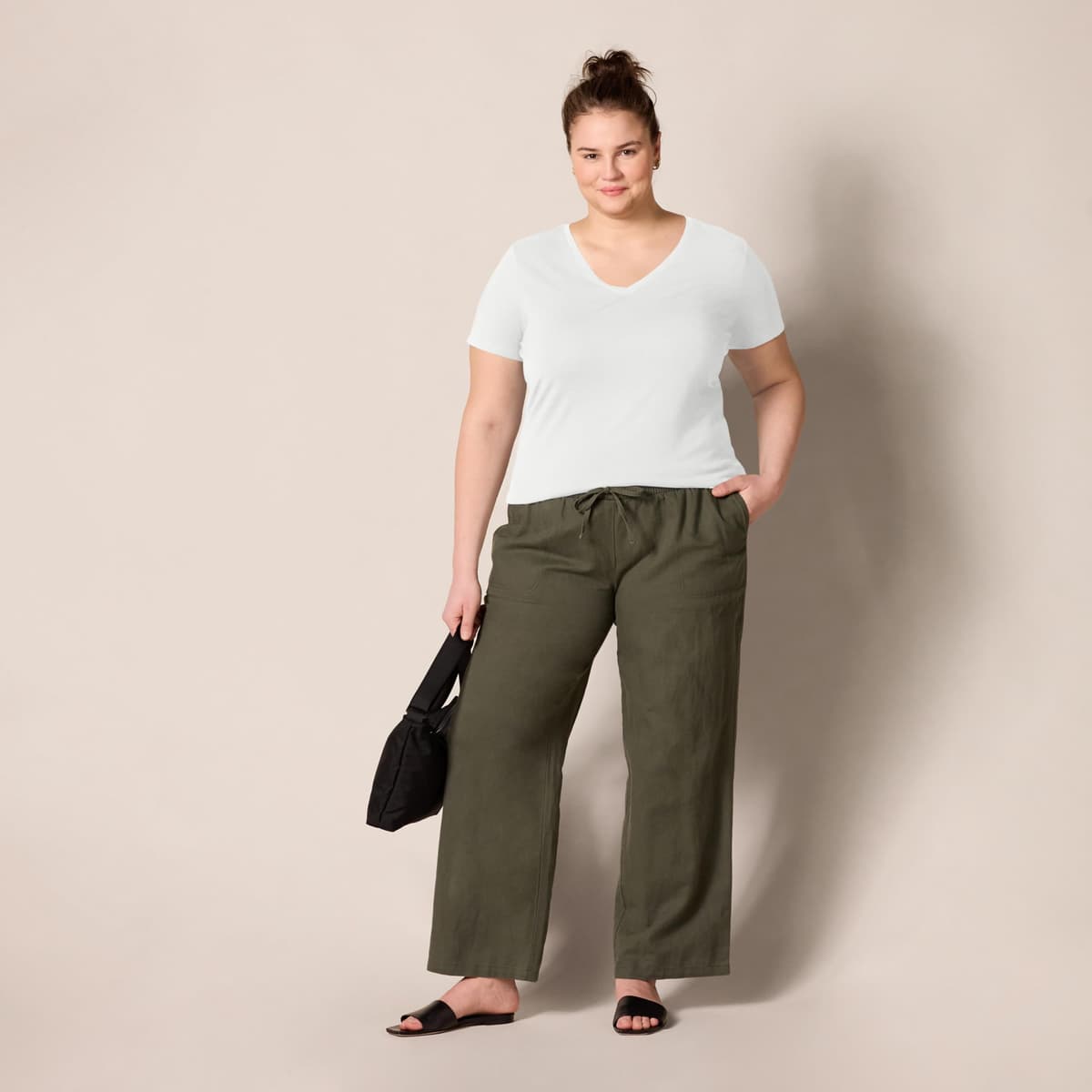 Amazon Essentials Women's Regular-Fit Short-Sleeve T-Shirt (Crewneck and V-Neck Options), Multipacks — view 325