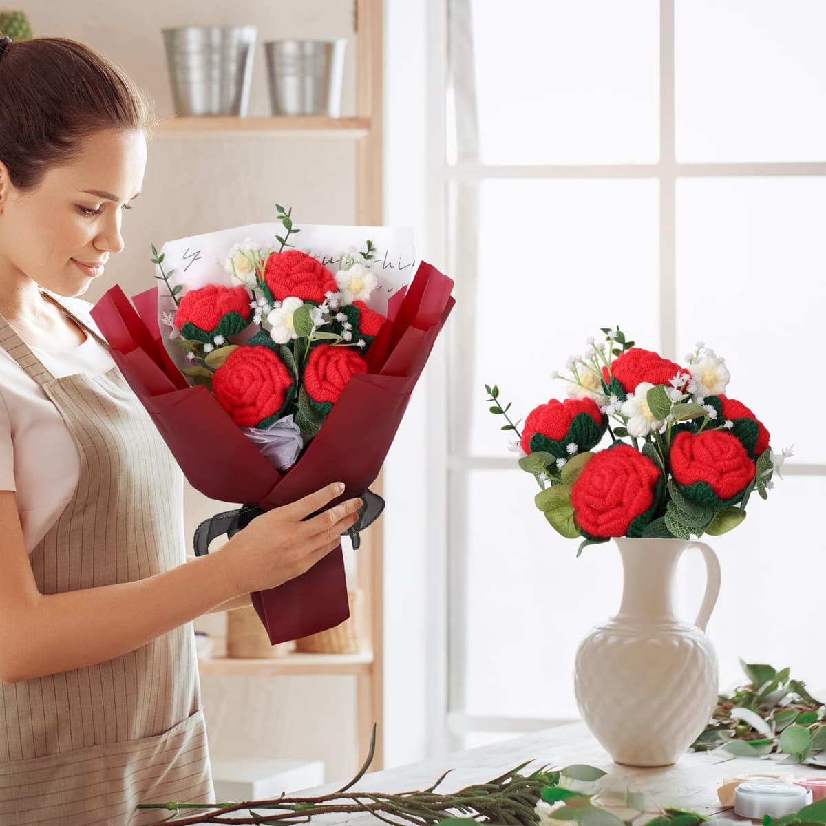 Foyucool Ramo de Flores de Ganchillo, Ramo Terminado Hecho a Mano con Bolsa de Regalo, Manualidad para Adultos, para Bodas, Día de la Madre, Día del Maestro y San Valentín, Rosa Roja — view 4