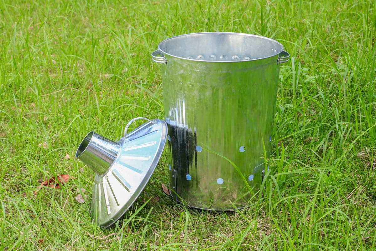 CrazyGadget® Small Medium Large Extra Large Galvanised Metal Incinerator Fire Burning Bin with Special Locking Lid (60 Litre) — view 4