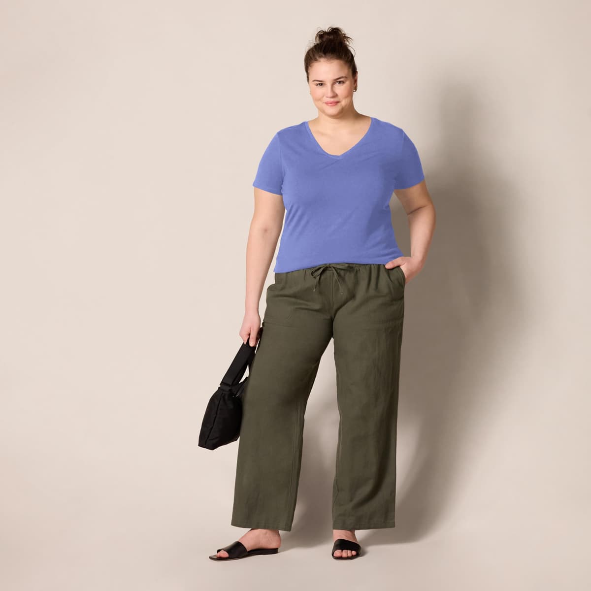 Amazon Essentials Women's Regular-Fit Short-Sleeve T-Shirt (Crewneck and V-Neck Options), Multipacks — view 377