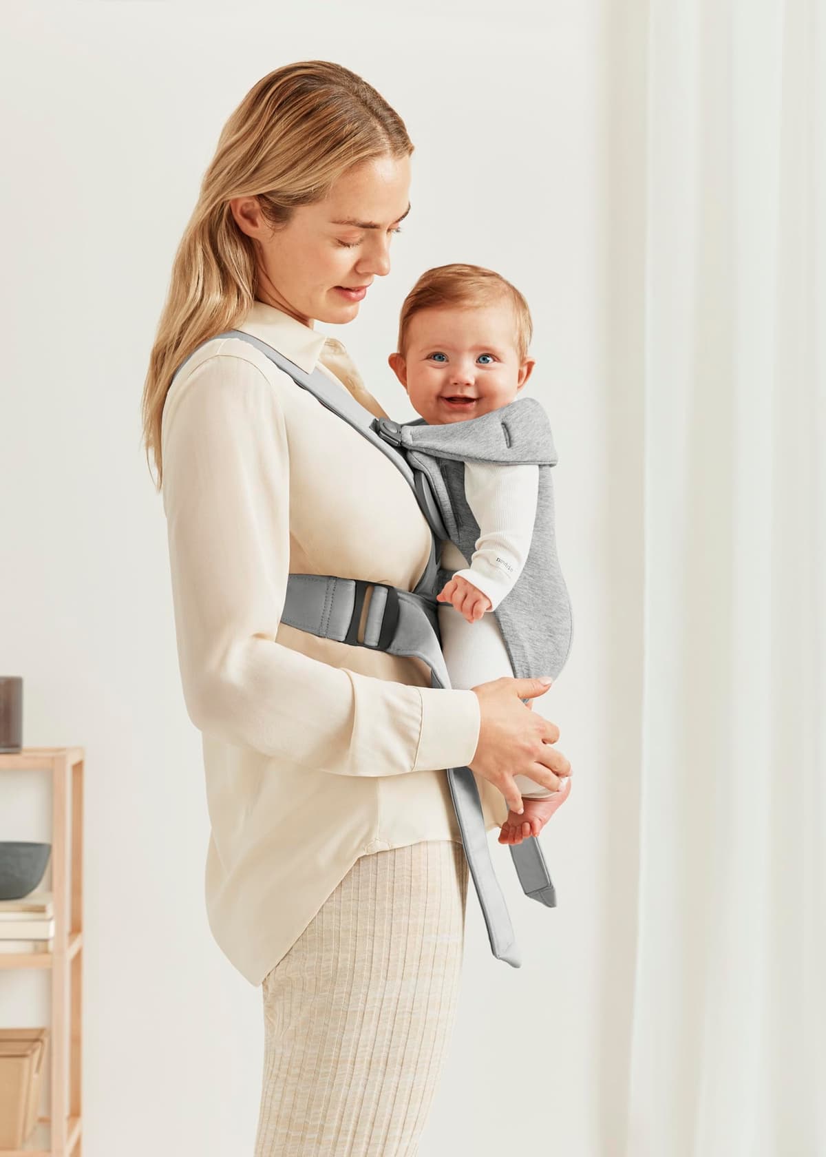 BABYBJÖRN Mochila Porta Bebé Mini, 3D Jersey, Gris Claro — view 3
