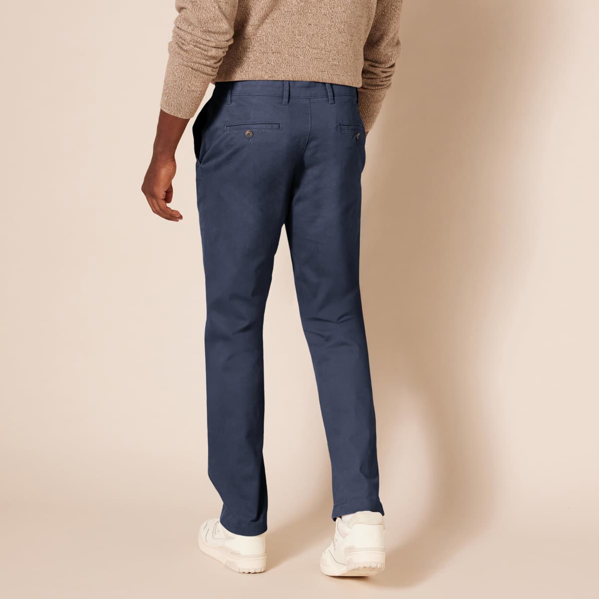 Amazon Essentials Pantalones Informales de Estilo Chino, Elásticos y de Corte Ajustado Hombre — view 2