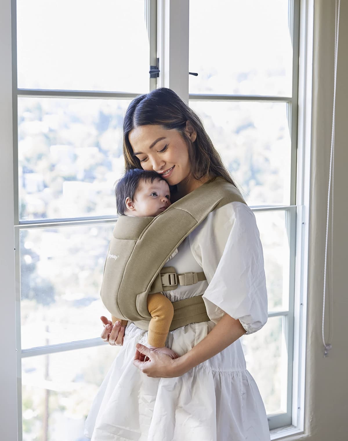 Ergobaby Embrace Baby Carrier for Newborns from Birth with Head Support, Extra Soft and Ergonomic, Soft Olive — view 2