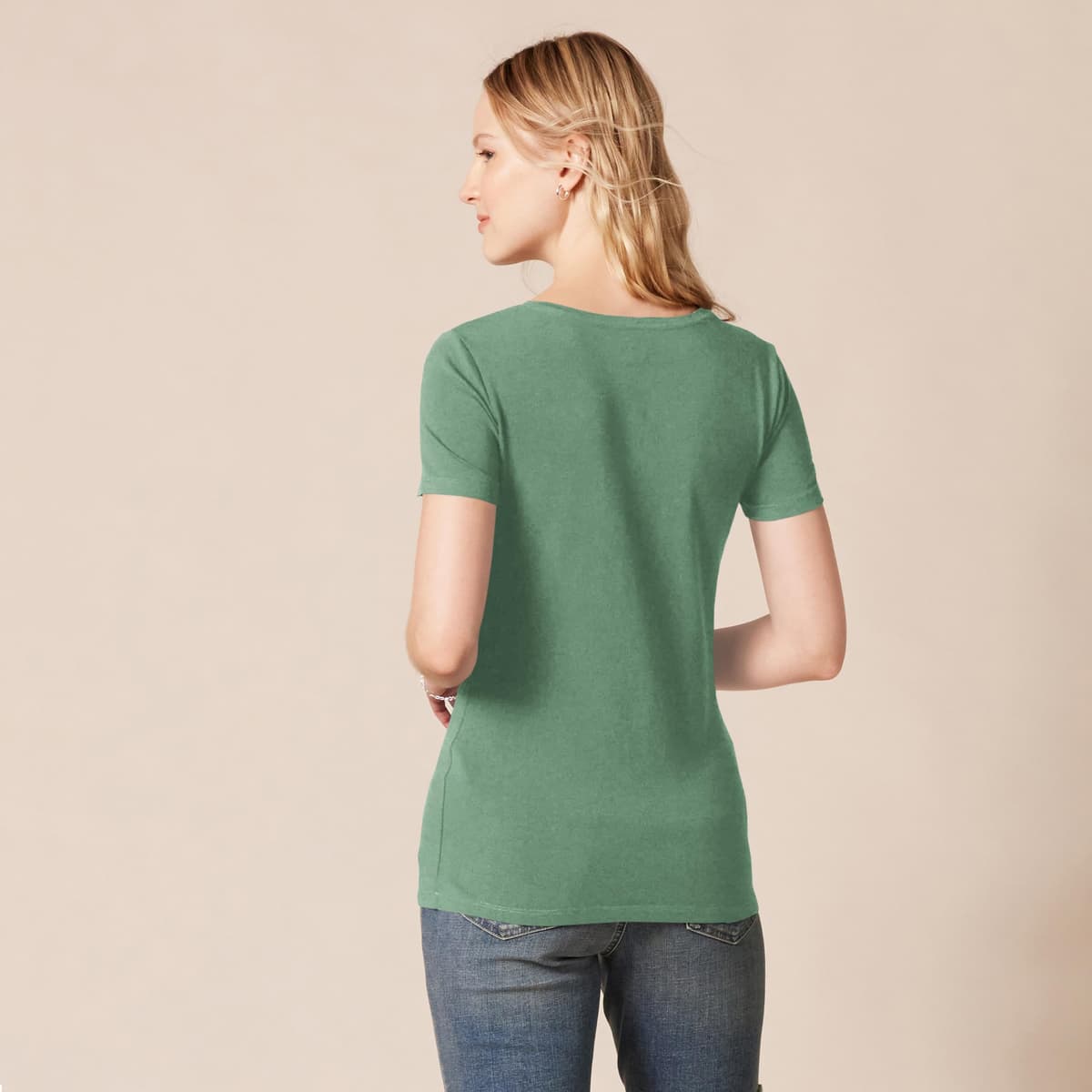 Amazon Essentials Women's Regular-Fit Short-Sleeve T-Shirt (Crewneck and V-Neck Options), Multipacks — view 398