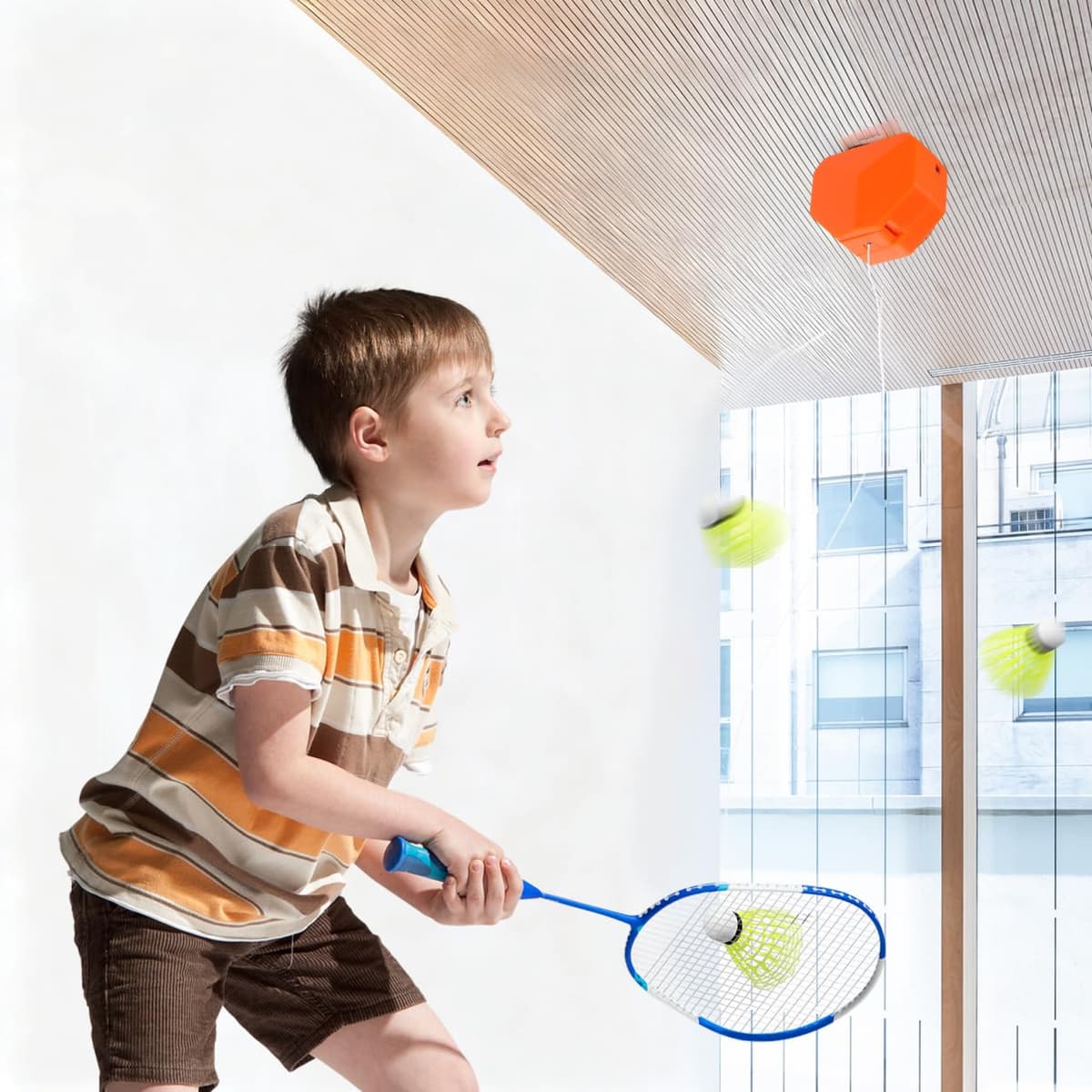 NOLITOY Juego de entrenamiento de rebote portátil de bádminton con control remoto y volante de nailon, ayuda de entrenamiento de bádminton eléctrico para un solo jugador con velocidad y ángulo para — view 5