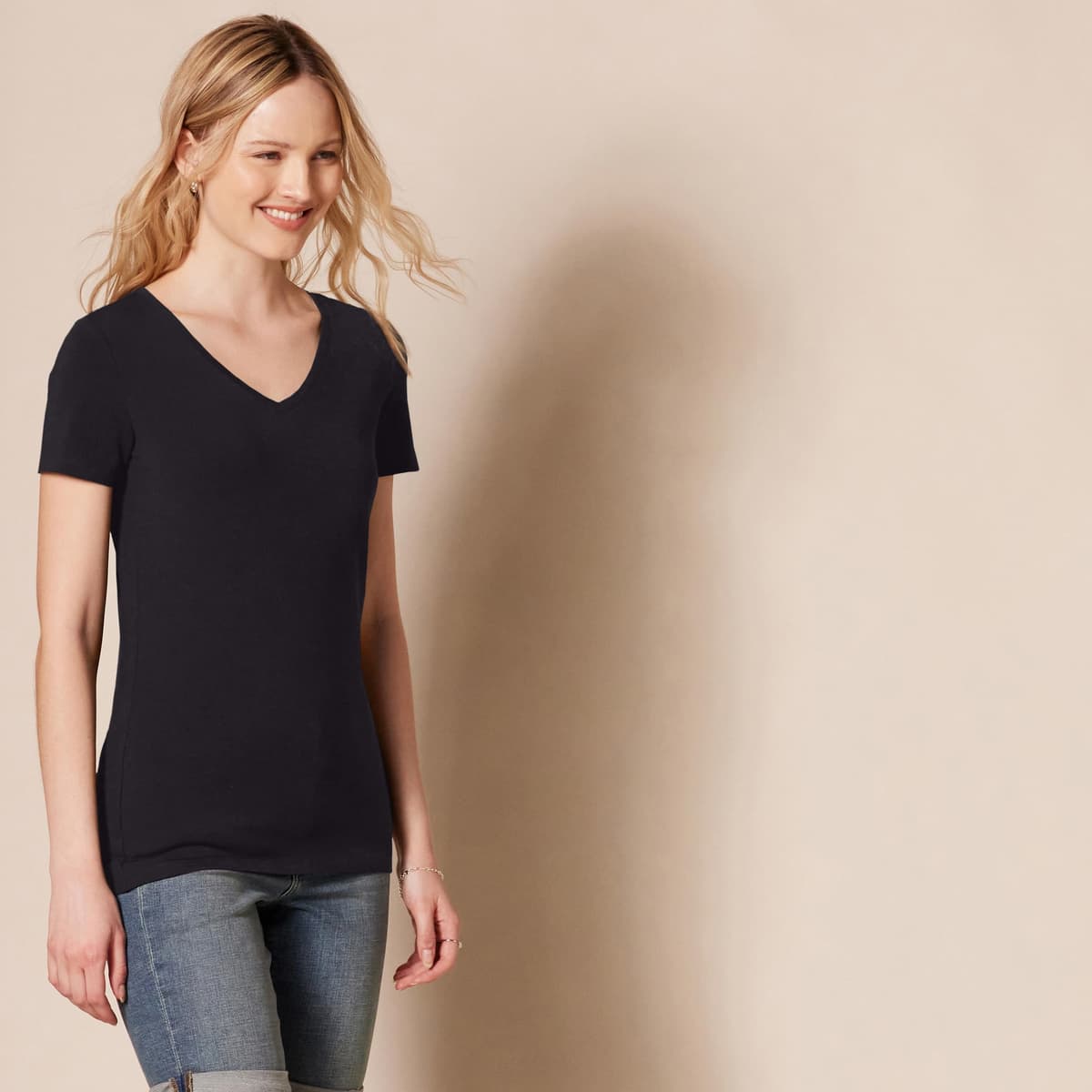 Amazon Essentials Women's Regular-Fit Short-Sleeve T-Shirt (Crewneck and V-Neck Options), Multipacks — view 381