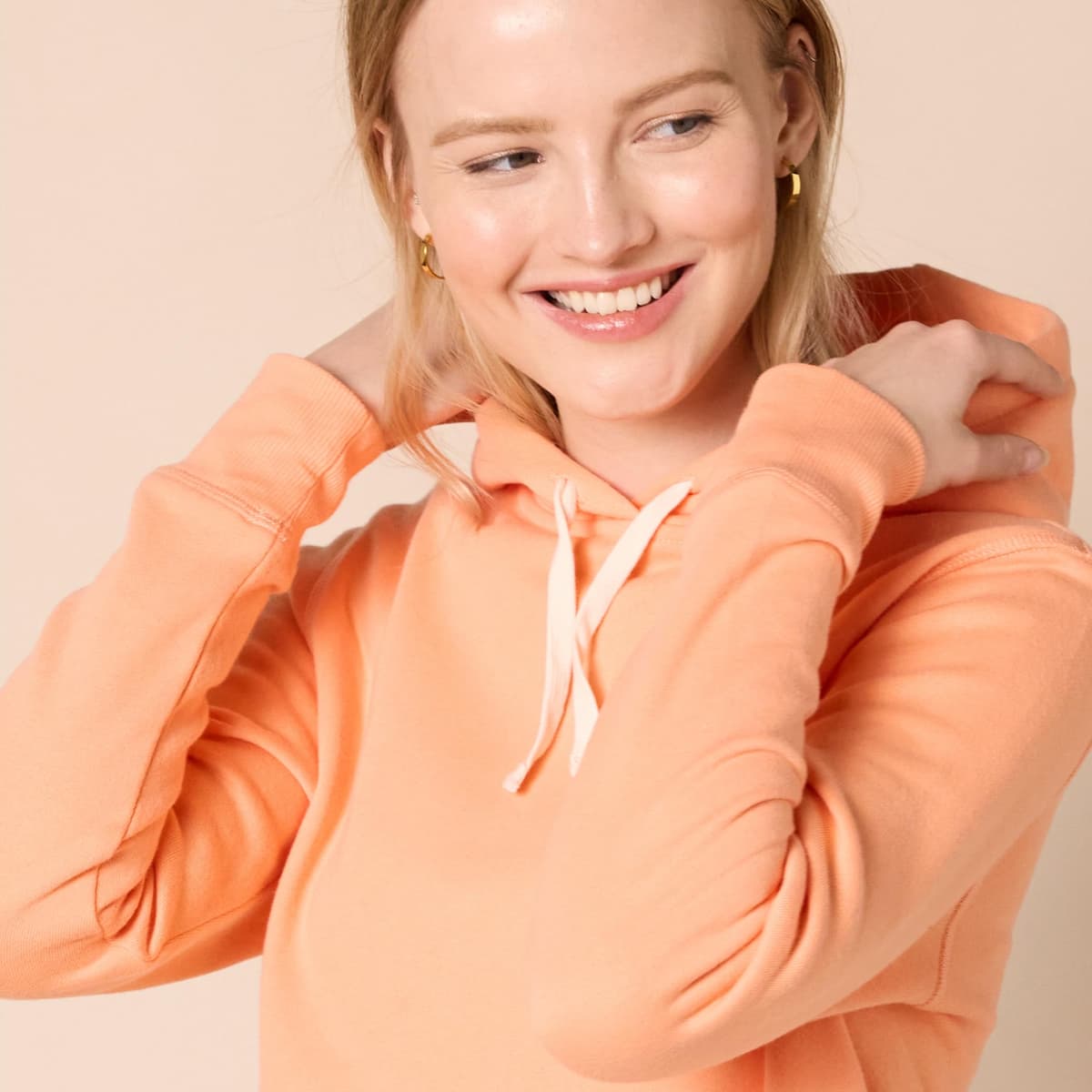 Amazon Essentials Mujer Sudadera con Capucha y Corte Regular de Felpa Francesa (Disponible En Tallas Grandes) — view 4
