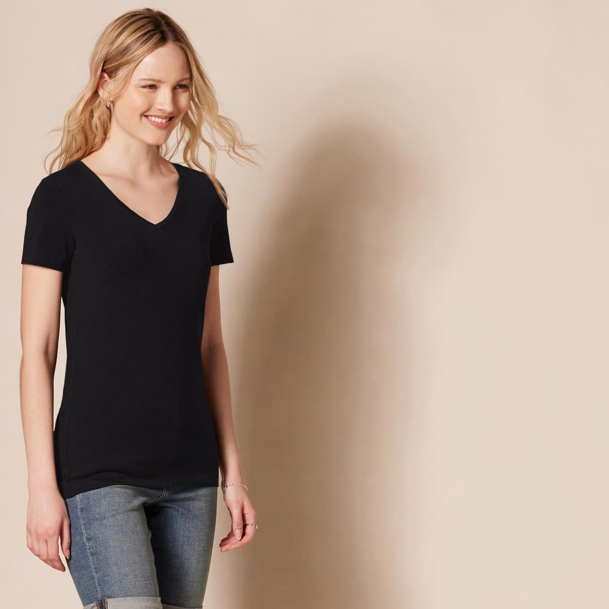 Amazon Essentials Women's Regular-Fit Short-Sleeve T-Shirt (Crewneck and V-Neck Options), Multipacks — view 341