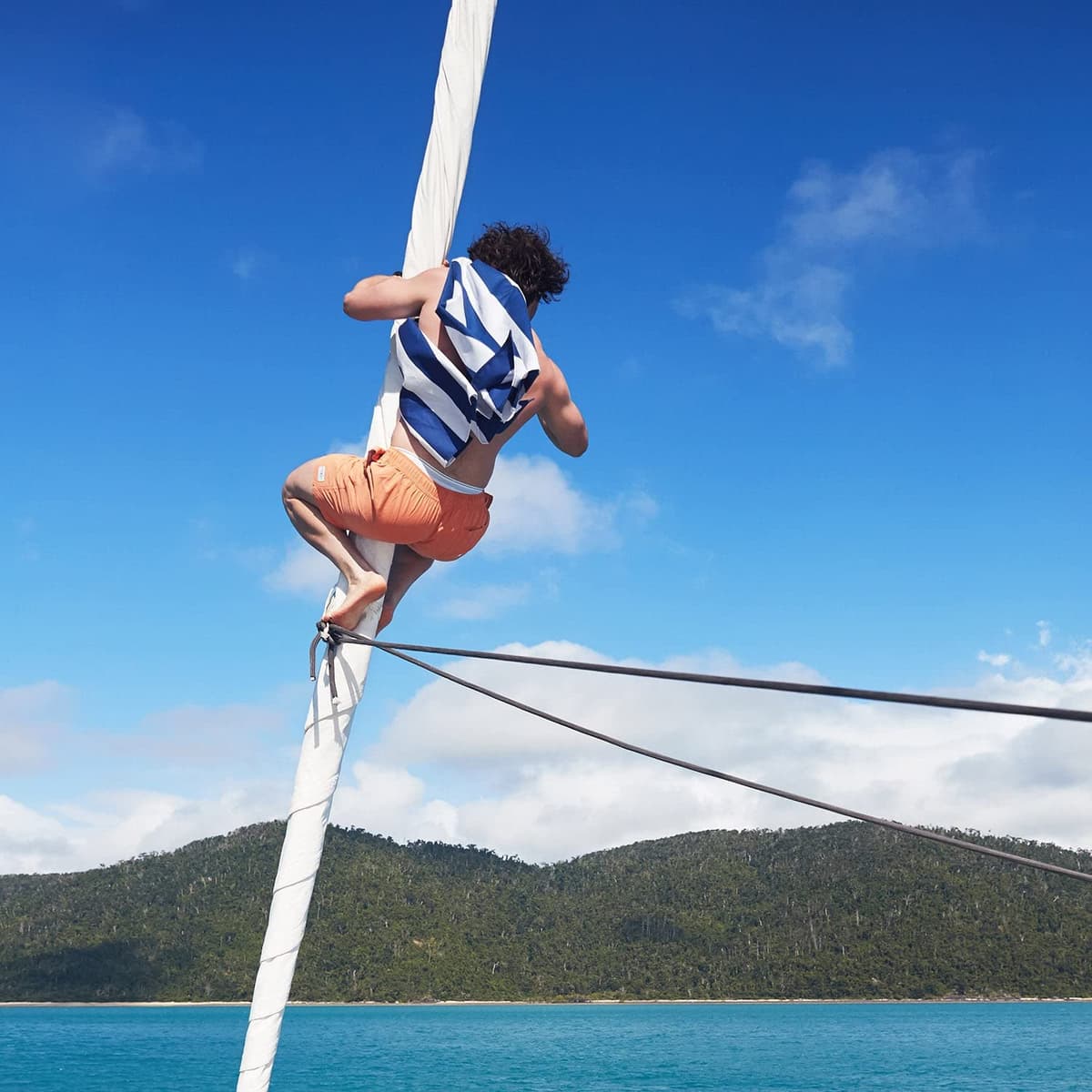 Dock & Bay Beach Towel - Quick Dry, Sand Free - Compact, Lightweight - 100% Recycled - Includes Bag - Cabana - Whitsunday Blue - Large (160x90cm, 63x35) — view 9