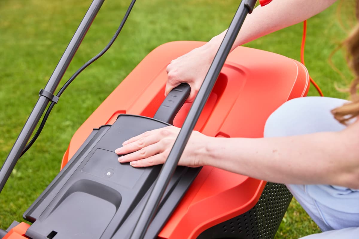 Flymo Speedi-Mo 360C Electric Wheeled Lawn Mower, 1500 W, Cutting Width 36 cm, Orange/black — view 5