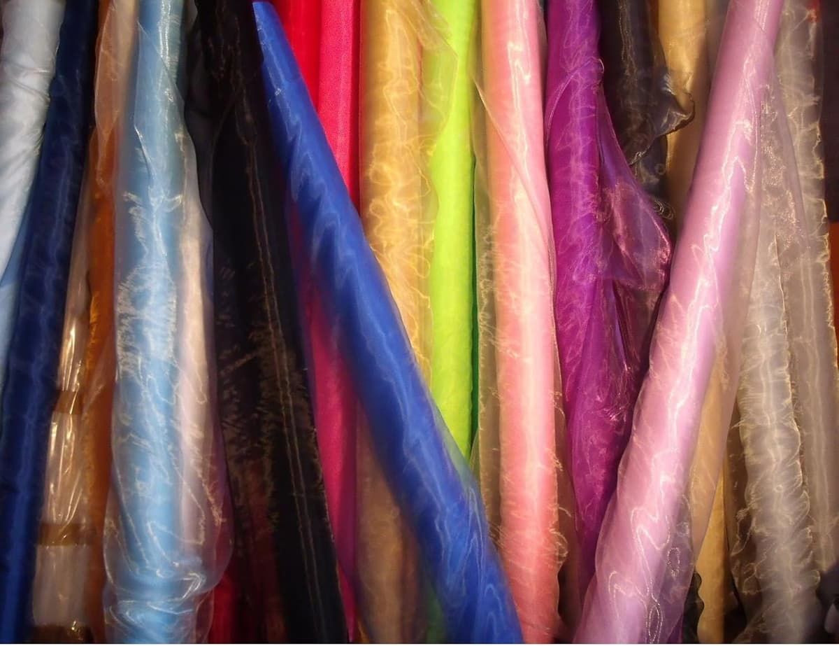 MDS Pack of 5 Yard Sheer Organza Fabric for Wedding Party Home Event Banquet Decorations, Backdrop Curtain Craft Dress Sewing Fashion DIY Crystal Organza Tulle Fabric Bolt 44” Wide - Red — view 7