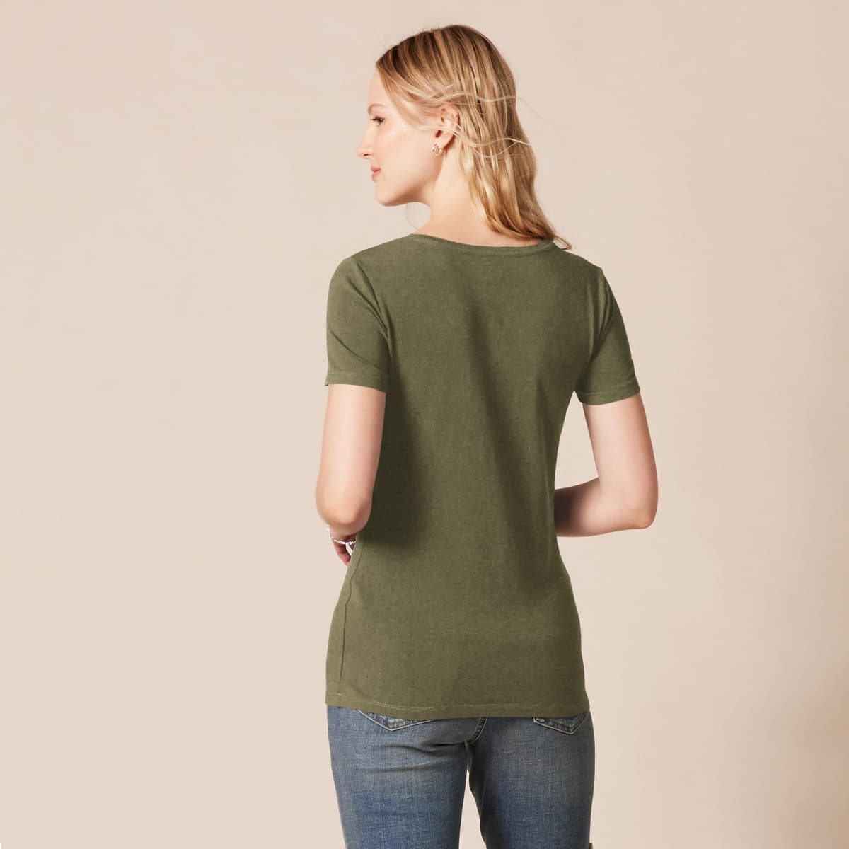 Amazon Essentials Women's Regular-Fit Short-Sleeve T-Shirt (Crewneck and V-Neck Options), Multipacks — view 17