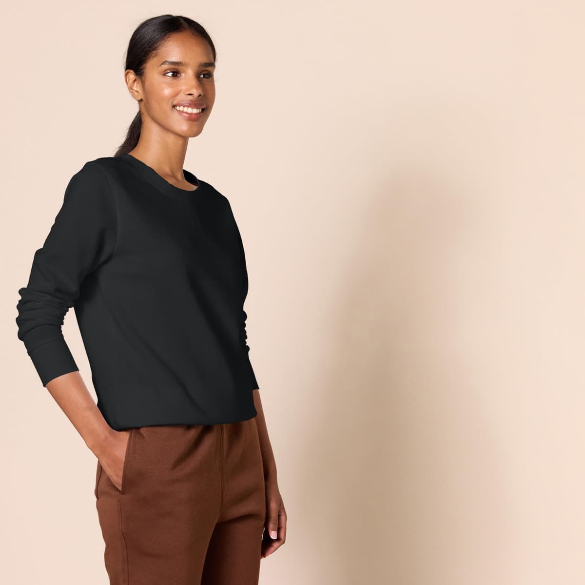Amazon Essentials Mujer Sudadera con Cuello Redondo de Forro Polar (Disponible en Tallas Grandes) — view 59