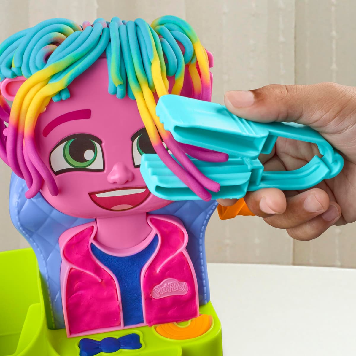 Play-Doh Hasbro Peluquería, Manualidades para Niñas y Niños a Partir de 3 Años, Set con Herramientas y 6 Botes de Plastilina de Colores, Regalo Creativo — view 4