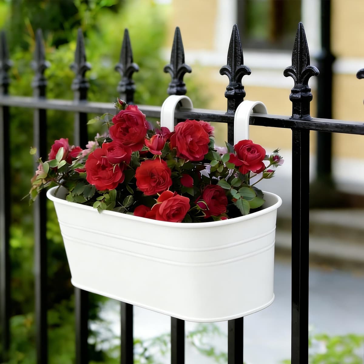 RIOGOO Macetas de metal Hierro Colgantes Macetas de jardín Macetas de balcón Macetas de metal Cubo de flores Soportes para colgar en la pared Maceta de decoración - Gancho desmontable (4 PCS) (blanco) — view 4
