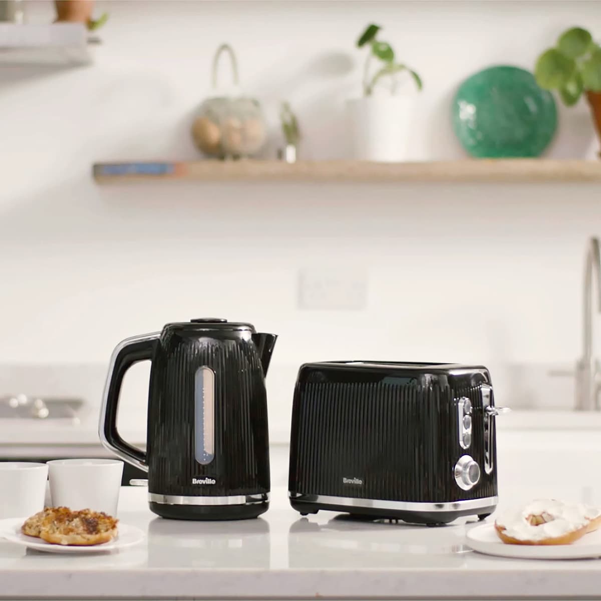 Breville Bold Black Electric Kettle | 1.7L | 3kW Fast Boil | Black & Silver Chrome [VKT221] — view 7