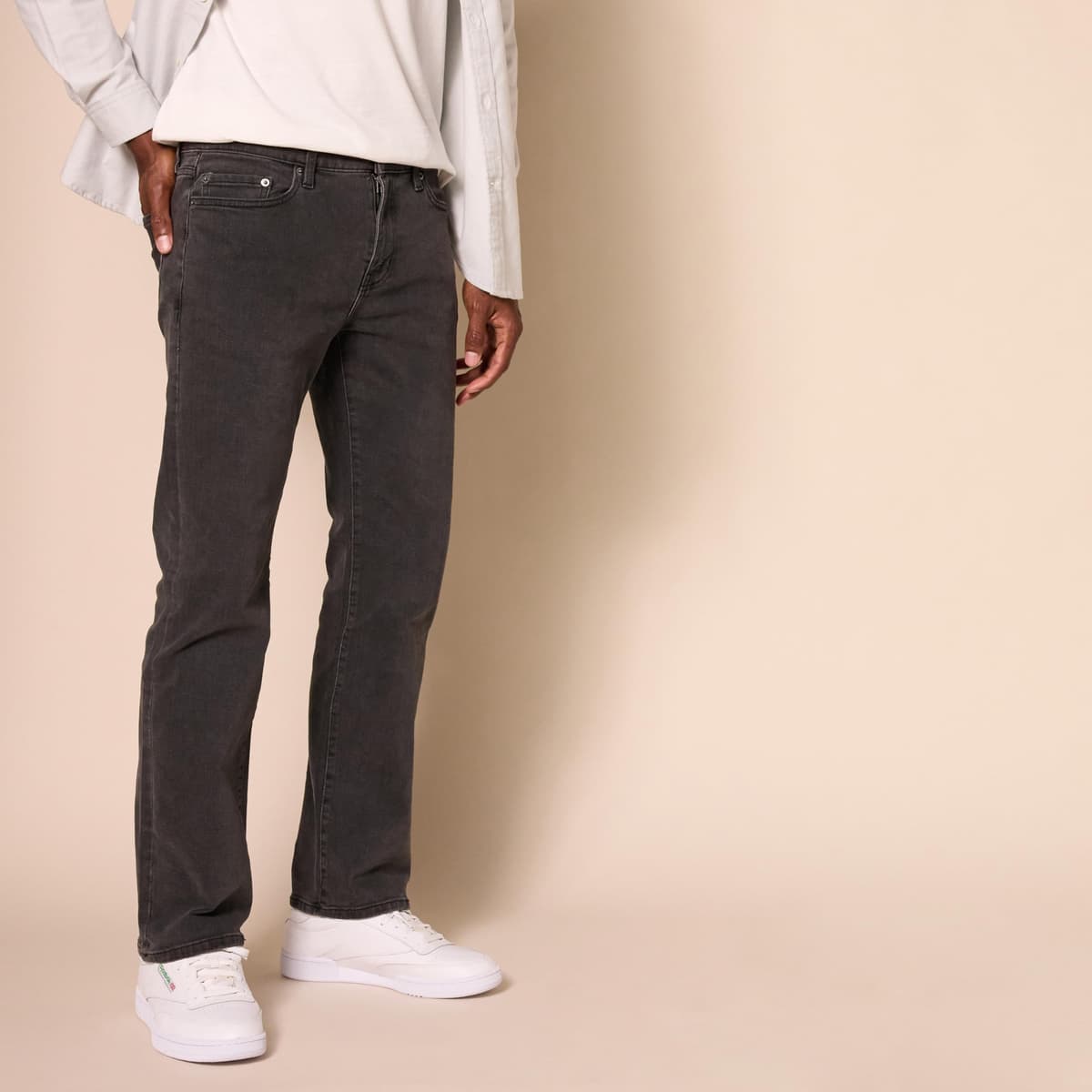Amazon Essentials Men's Straight-Fit Stretch Jean - Discontinued Colours — view 3
