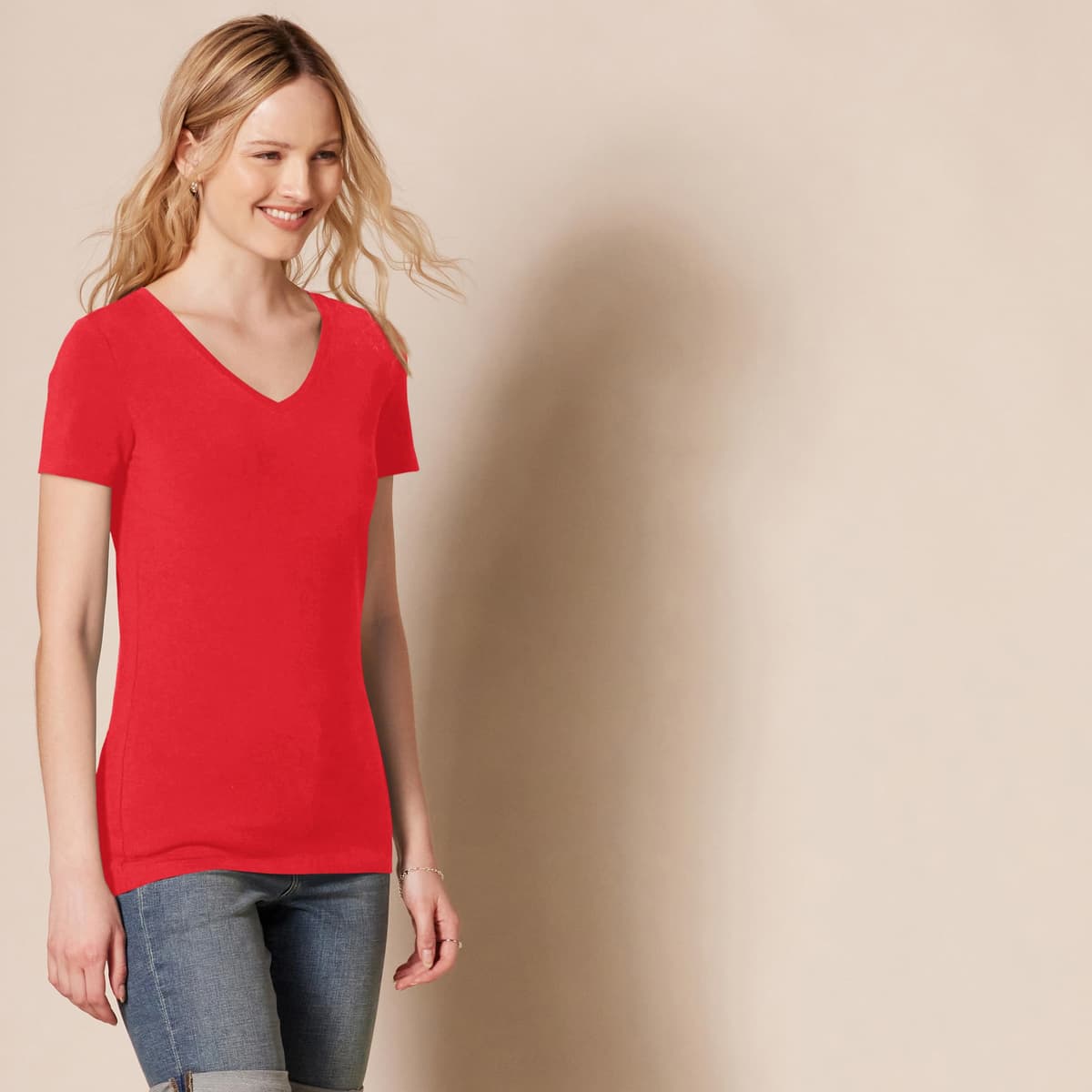 Amazon Essentials Women's Regular-Fit Short-Sleeve T-Shirt (Crewneck and V-Neck Options), Multipacks — view 75