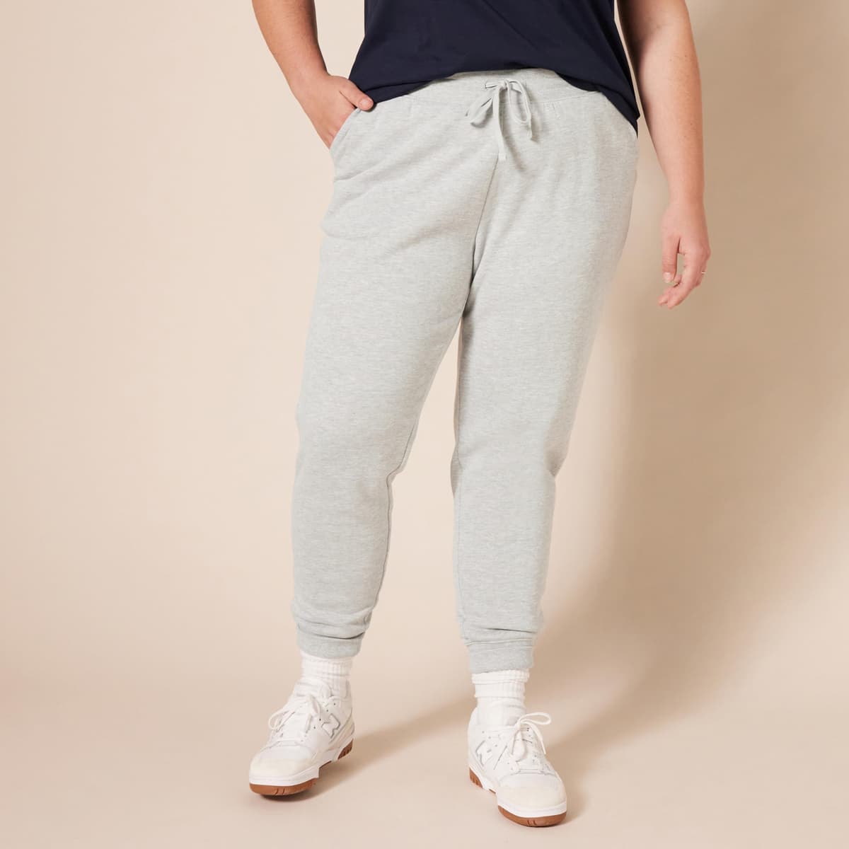 Amazon Essentials Mujer Pantalones De Correr De Forro Polar con Puños (Disponibles En Tallas Grandes) — view 5