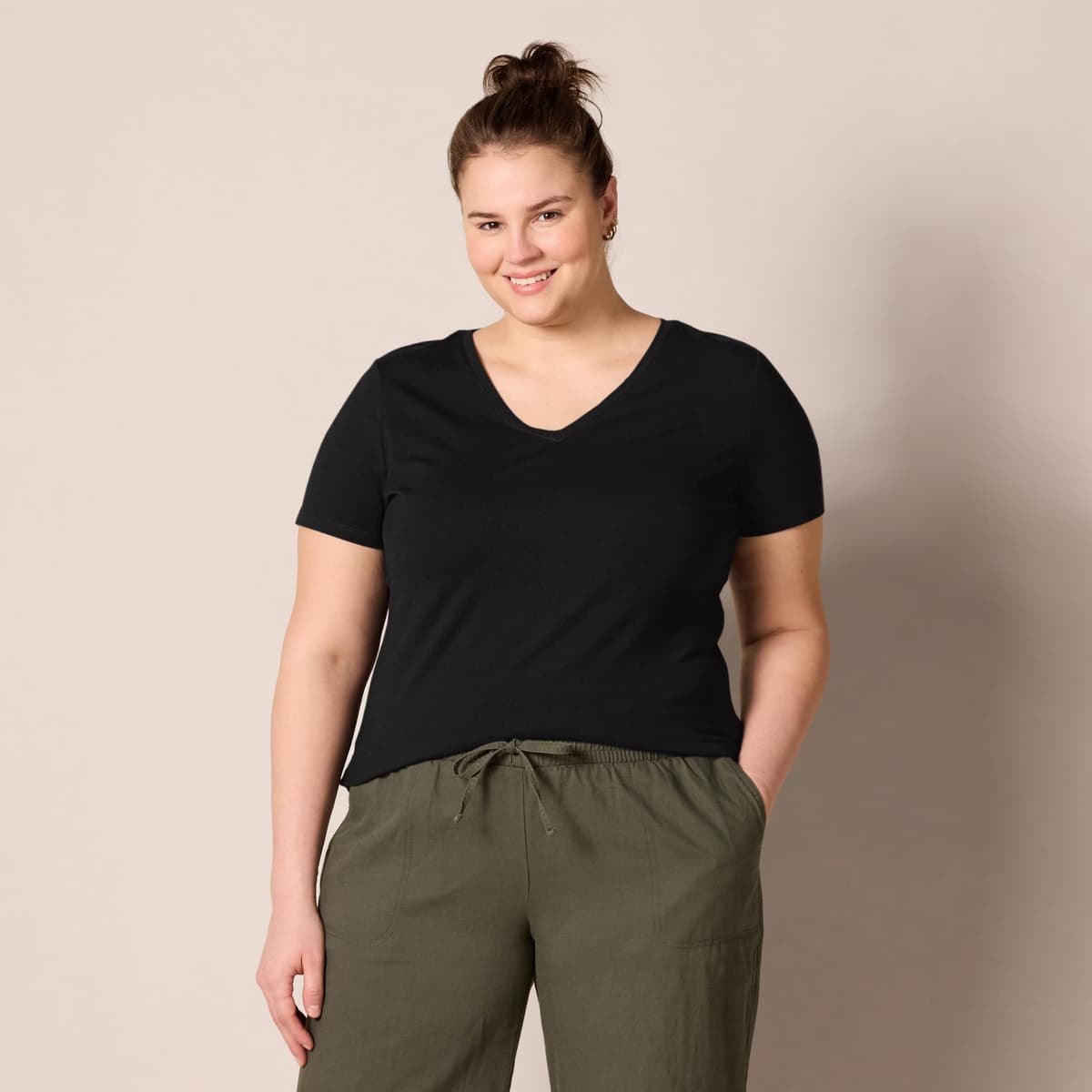 Amazon Essentials Women's Regular-Fit Short-Sleeve T-Shirt (Crewneck and V-Neck Options), Multipacks — view 302