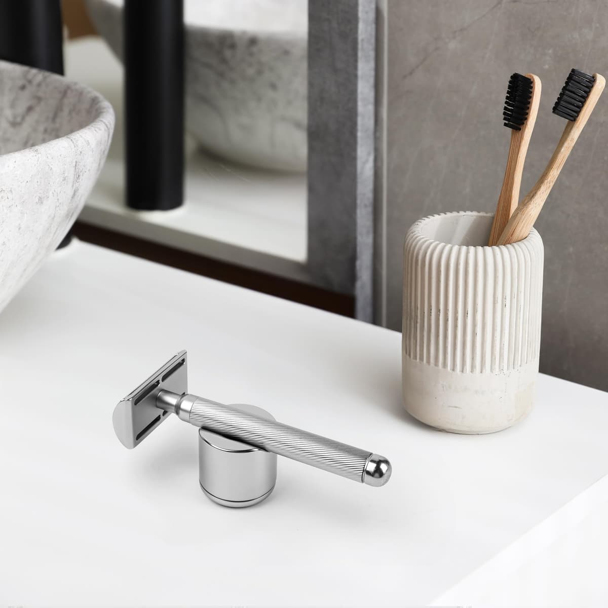 Maquinilla de afeitar de seguridad de doble filo con soporte en plata, maquinilla de afeitar clásica para hombre con 10 cuchillas, construcción de acero inoxidable duradera y duradera — view 7