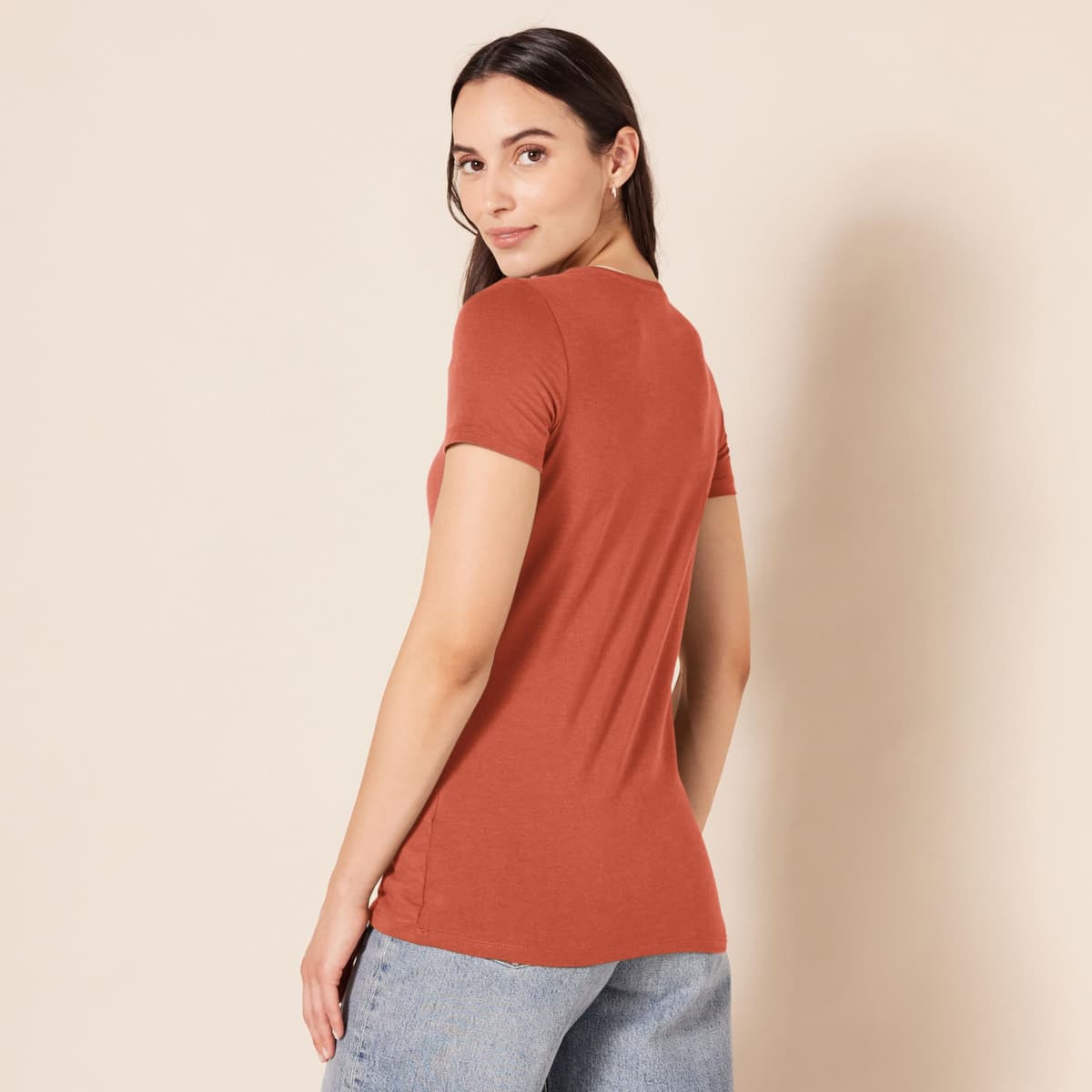 Amazon Essentials Women's Regular-Fit Short-Sleeve T-Shirt (Crewneck and V-Neck Options), Multipacks — view 125