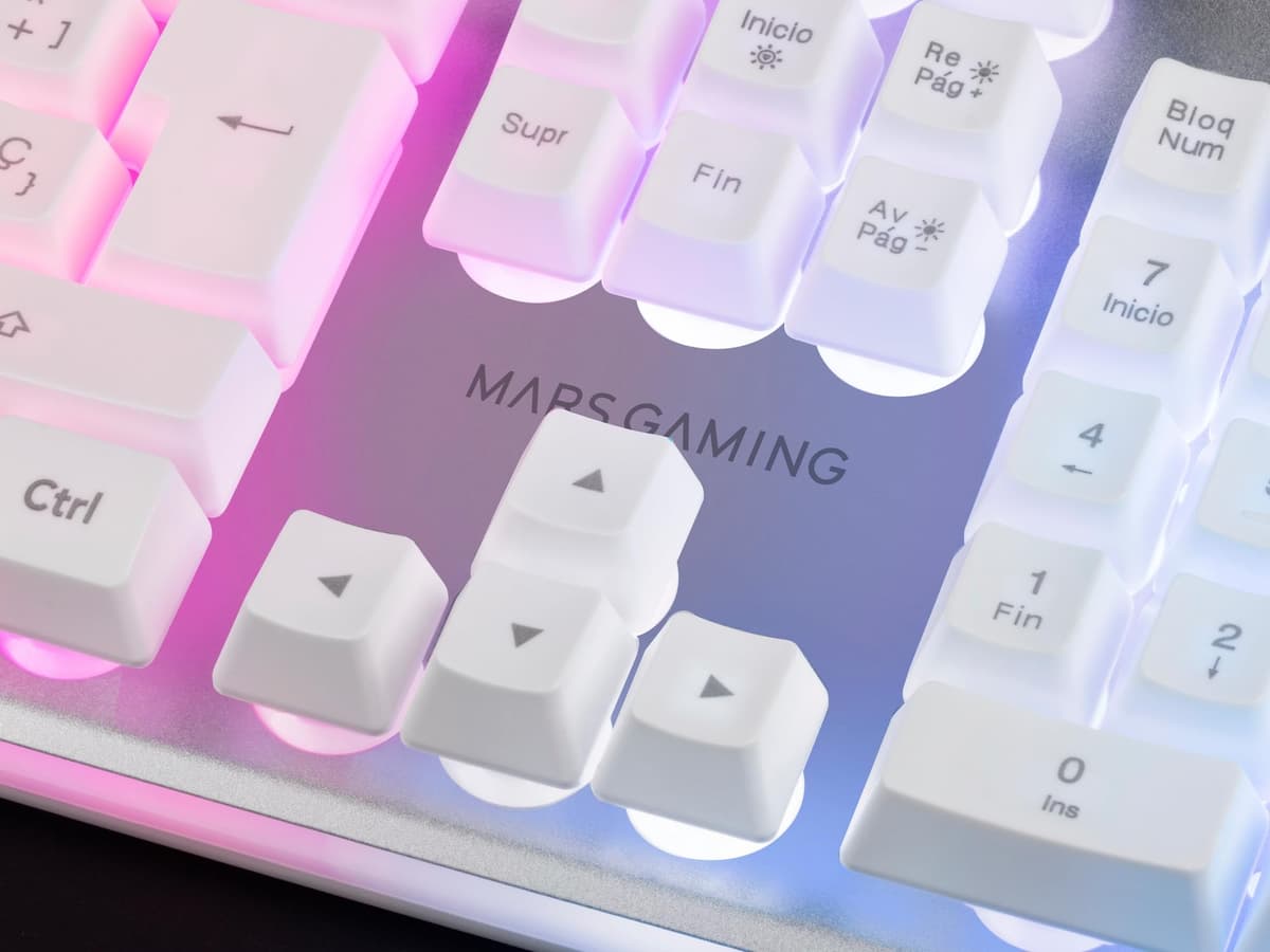 Mars Gaming MCPX, Idioma Español, Combo Gaming 3en1 con Teclado H-Mech Iluminado, Ratón Ultraligero 10000 dpi con Software y Alfombrilla XXL, Compatible con PC, PS4, PS5, Xbox, Blanco — view 3