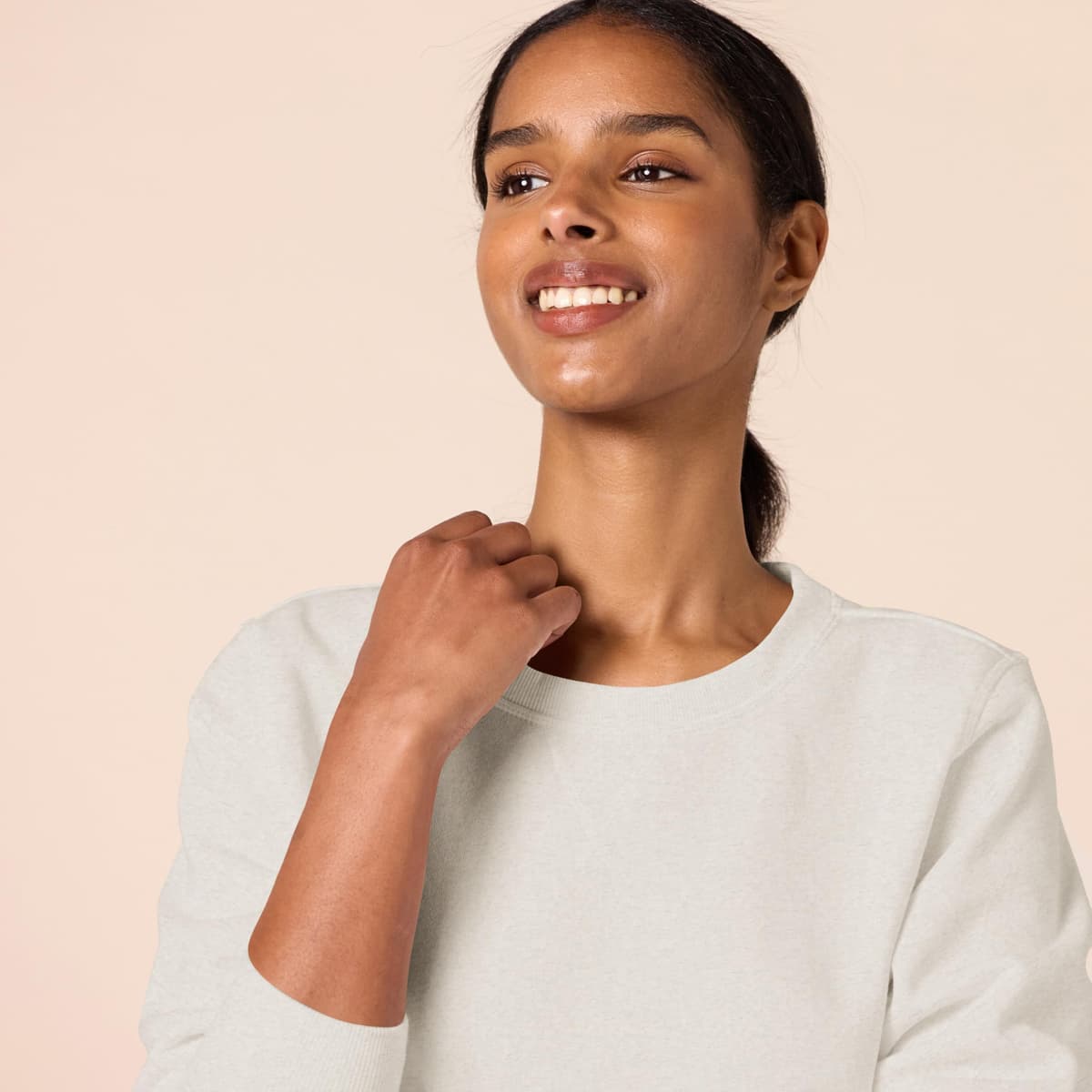 Amazon Essentials Mujer Sudadera con Cuello Redondo de Forro Polar (Disponible en Tallas Grandes) — view 4