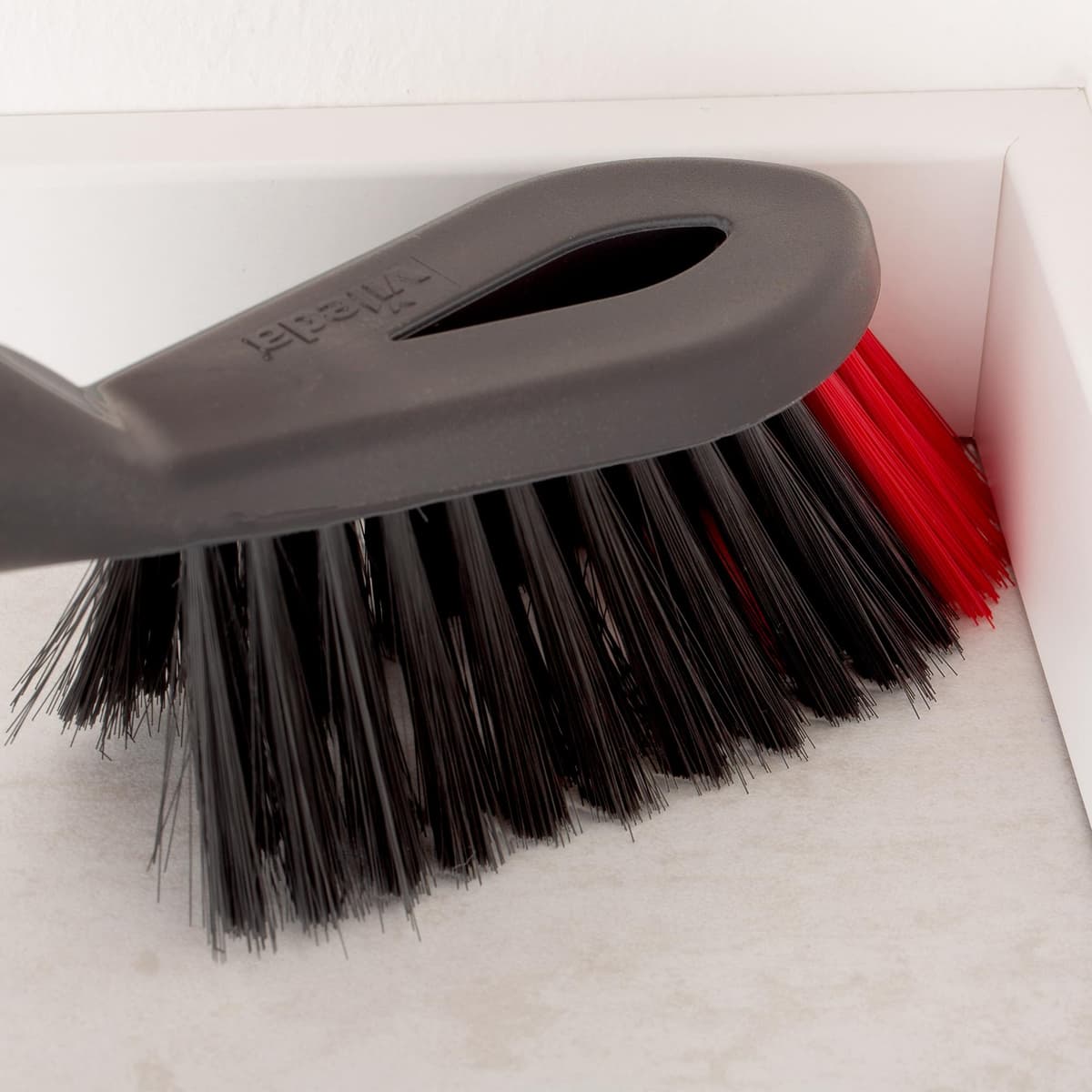 Vileda Dust Pan & Brush Set - 2in1 Brush and Pan Set with Durable Bristles & Easy to Sweep Rubber Blade - Ergonomic Handle and Clip to Combine for Easy Storage — view 5