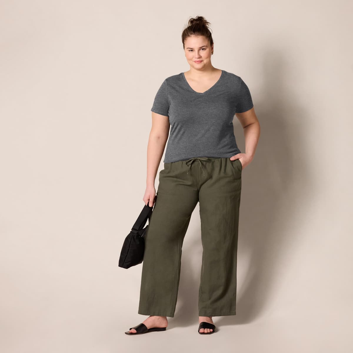 Amazon Essentials Women's Regular-Fit Short-Sleeve T-Shirt (Crewneck and V-Neck Options), Multipacks — view 361