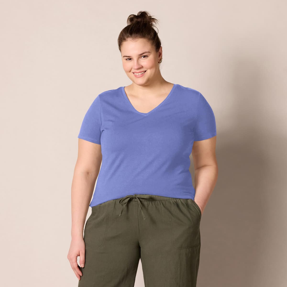 Amazon Essentials Women's Regular-Fit Short-Sleeve T-Shirt (Crewneck and V-Neck Options), Multipacks — view 376