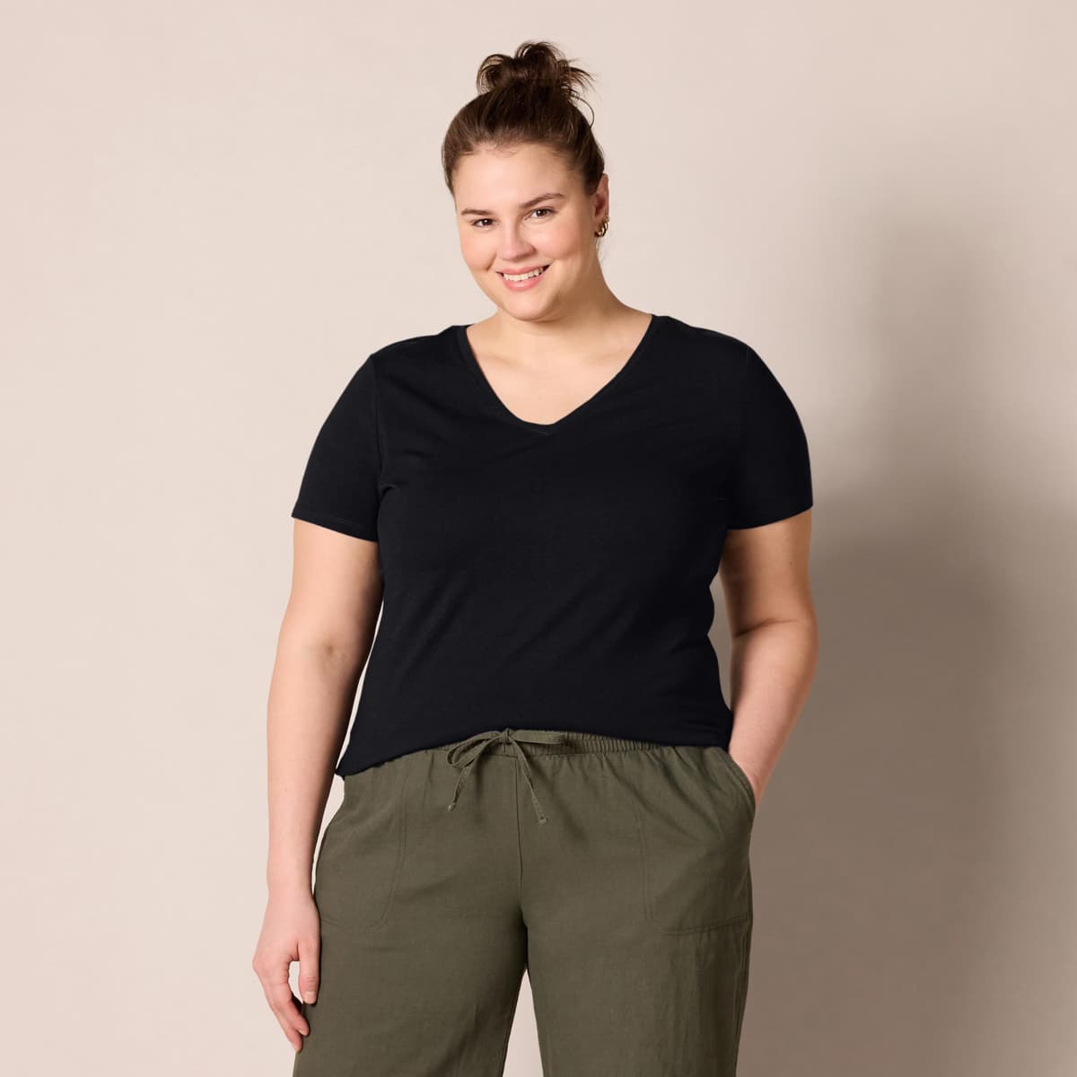 Amazon Essentials Women's Regular-Fit Short-Sleeve T-Shirt (Crewneck and V-Neck Options), Multipacks — view 368