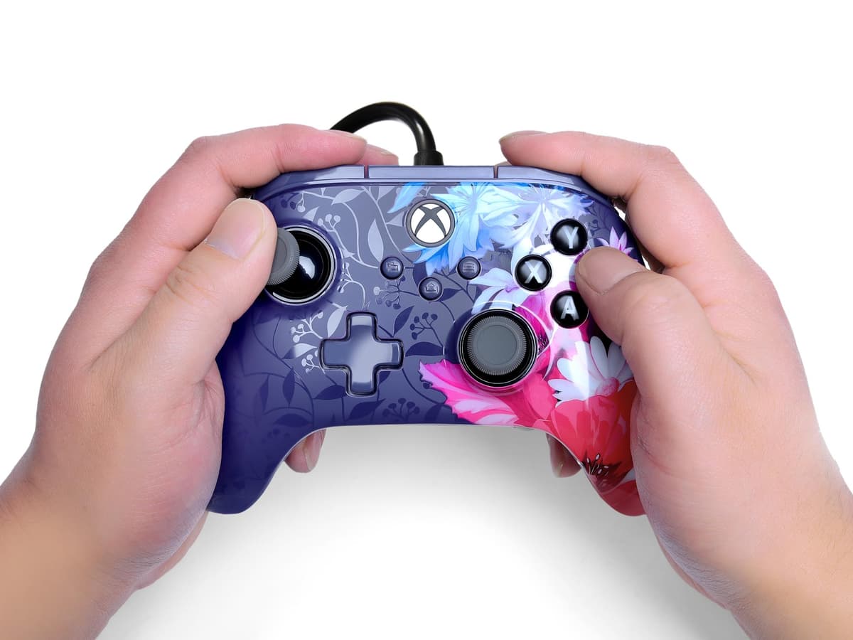 Mando con cable PowerA Advantage Plus para Xbox Series X|S - Flor nocturna, con licencia oficial, controles analógicos de altura regulable, controles analógicos con efecto Hall, botones asignables — view 2