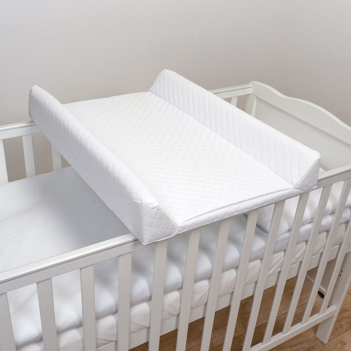 Baby Hard Base Changing Mat/Top Changer 70x50 cm fits 120x60 cm Cot Unisex Wedge Anti Roll Nappy Newborn Baby Waterproof Changing Mat with Raised Edges (Caro White)