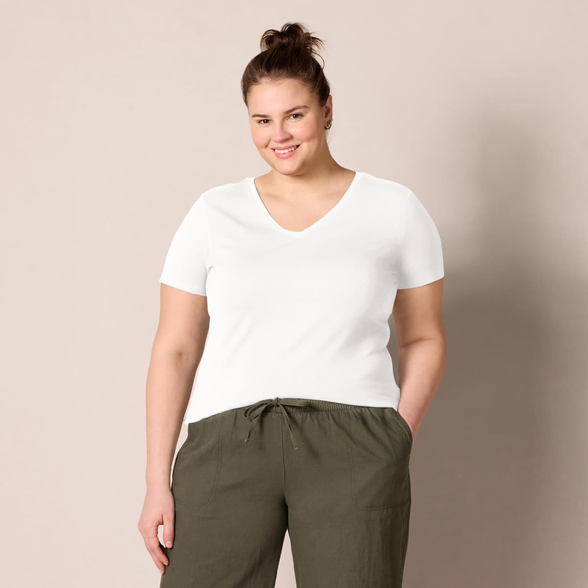 Amazon Essentials Women's Regular-Fit Short-Sleeve T-Shirt (Crewneck and V-Neck Options), Multipacks — view 53