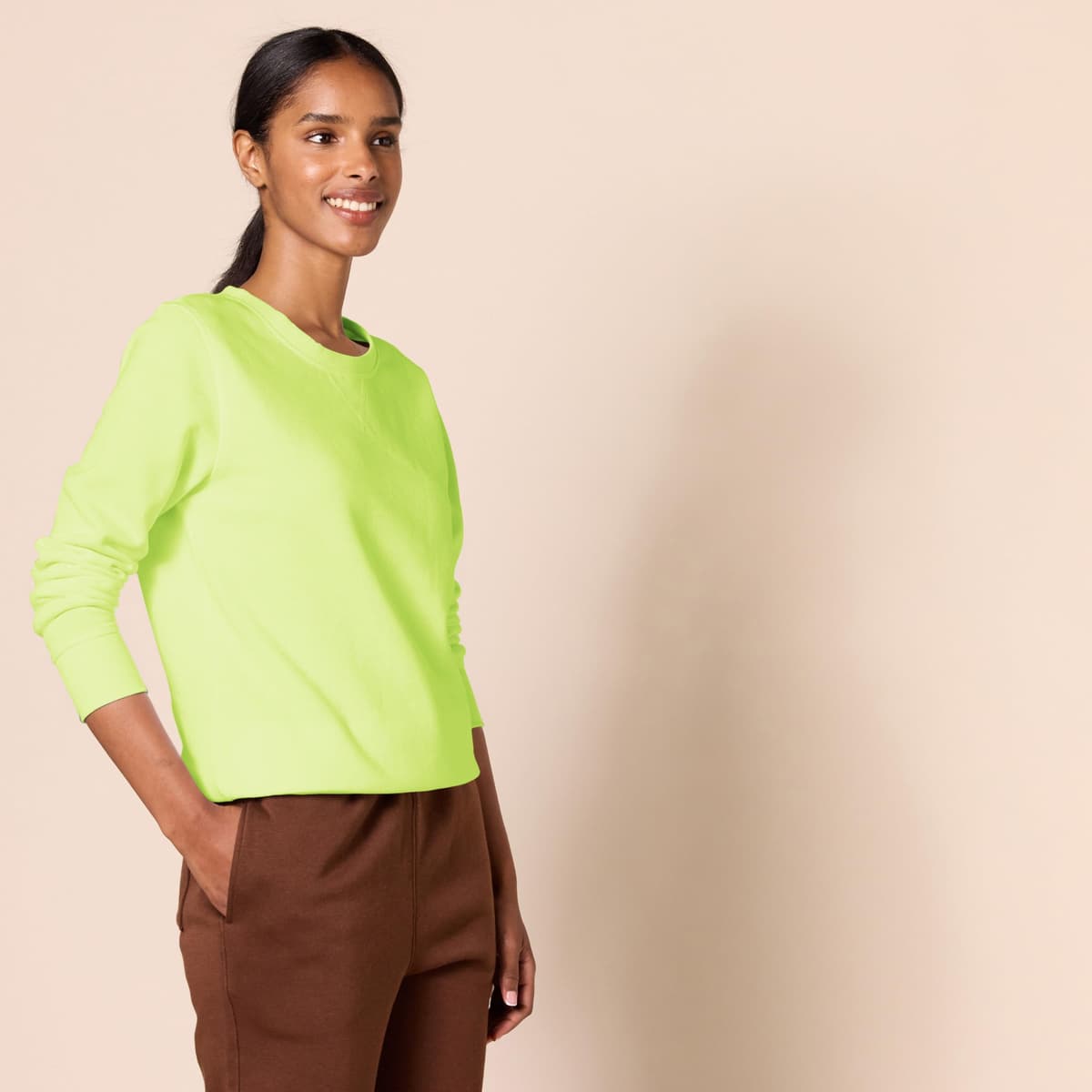 Amazon Essentials Mujer Sudadera con Cuello Redondo de Forro Polar (Disponible en Tallas Grandes) — view 26