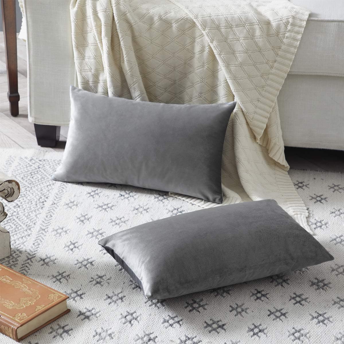 Gris Oscuro Terciopelo Almohada Cubre Caso Suave decoración Fundas de de cojín para sofá Dormitorio Coche Cama Casa Decor 30x50cm ，Pack de 2 — view 6
