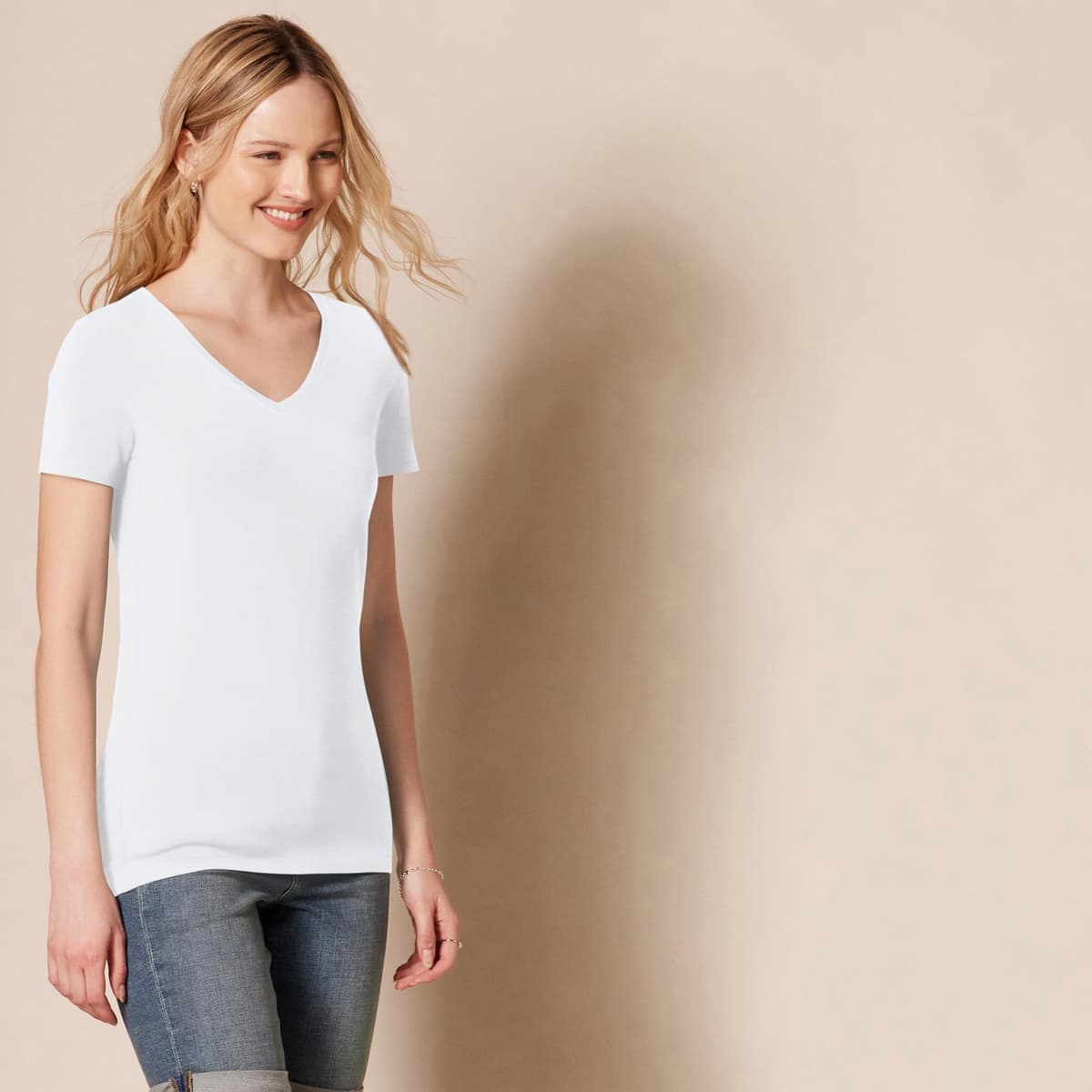 Amazon Essentials Women's Regular-Fit Short-Sleeve T-Shirt (Crewneck and V-Neck Options), Multipacks — view 404
