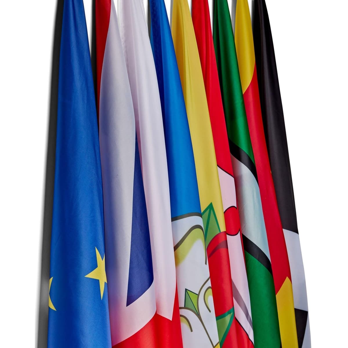 Runesol Cornwall Flag - 91x152cm, 3ft x 5ft, Cornish Flag, 4 Grommets, Eyelet in Every Corner, Premium Quality, Inside & Outside Use, Vivid Colours — view 237