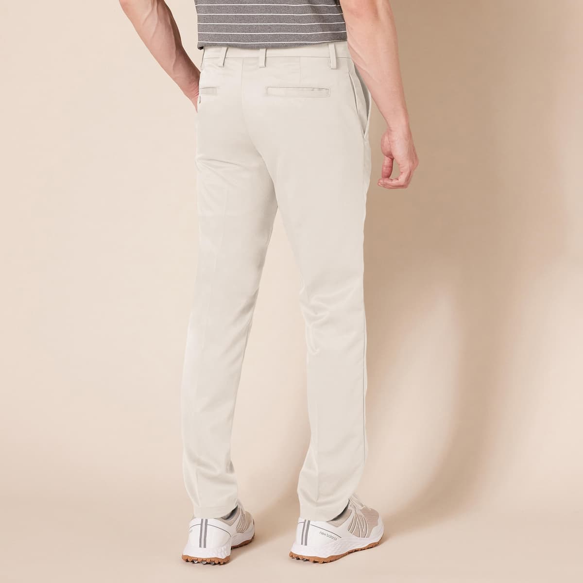 Amazon Essentials Men's Slim-Fit Stretch Golf Trouser — view 2