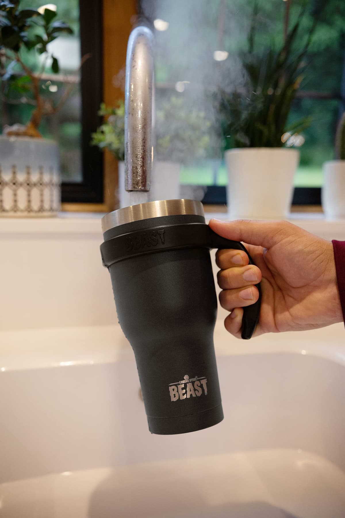 Beast Tumbler - 550 ml (20 oz), Matte Black | Reusable Stainless Steel, Vacuum Insulated Cup | with + 2 Straws & Cleaning Brush | Double Wall Travel Flask Perfect for Hot or Iced Coffee | BPA Free — view 5
