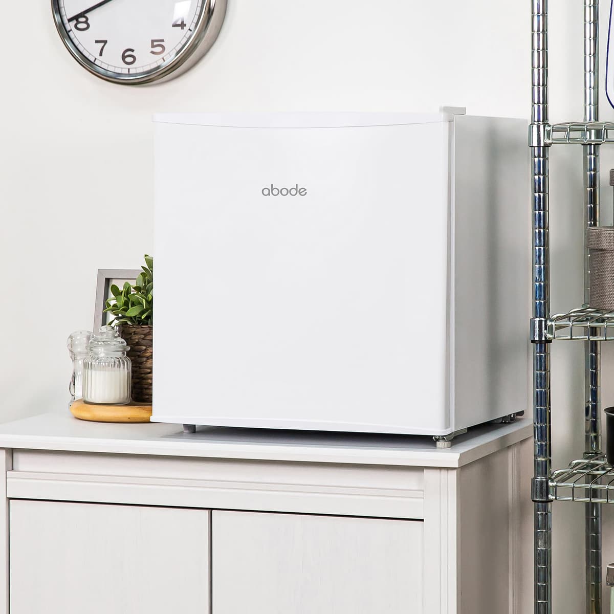 Abode Table Top Mini Freezer White Freestanding 31 Litre Capacity with Reversible Door, 4 Star Freezer Rating, Adjustable Feet & 1 Wire Shelf ATTFZ0E1W (White) — view 2