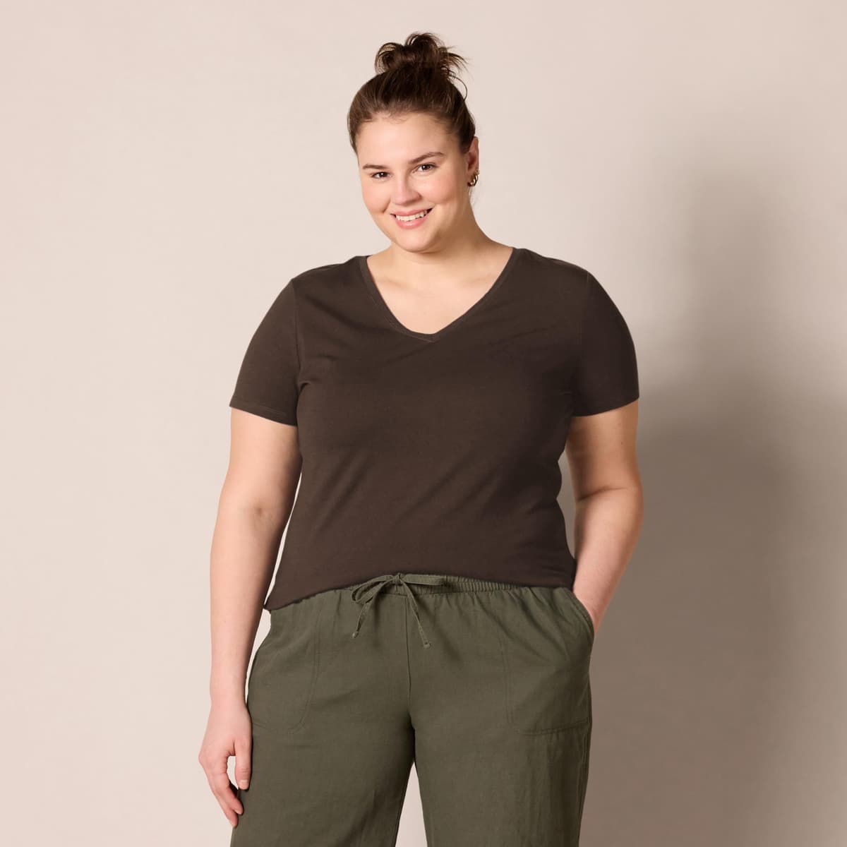 Amazon Essentials Women's Regular-Fit Short-Sleeve T-Shirt (Crewneck and V-Neck Options), Multipacks — view 295