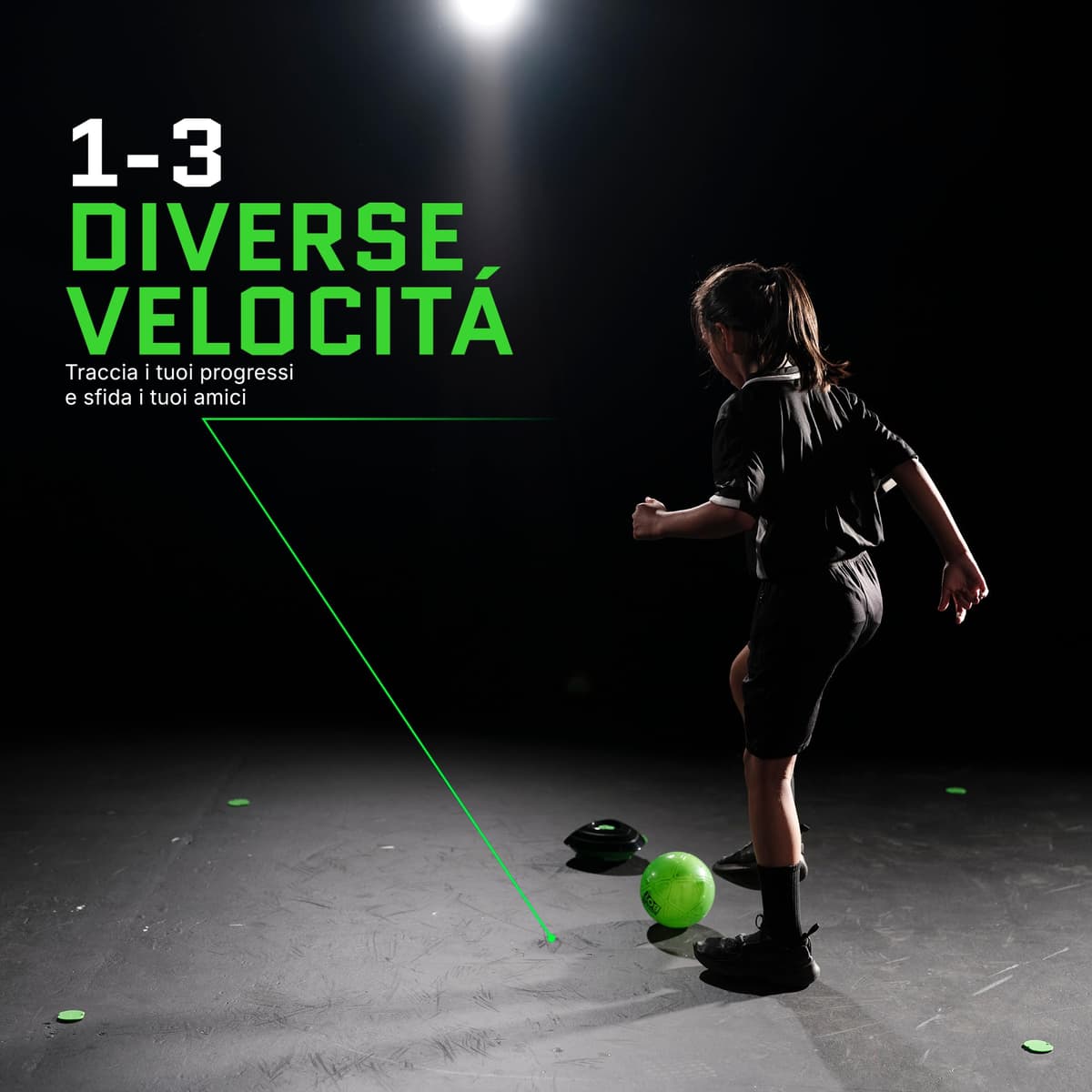 Smart Ball - Soccerbot, Entrenador Personal de Fútbol Indoor, Bot con Sensores para Seguir al Balón, Maniobrando para Probar tus Habilidades, Pantalla LCD para la Puntuación, Famosa (MR100000) — view 5