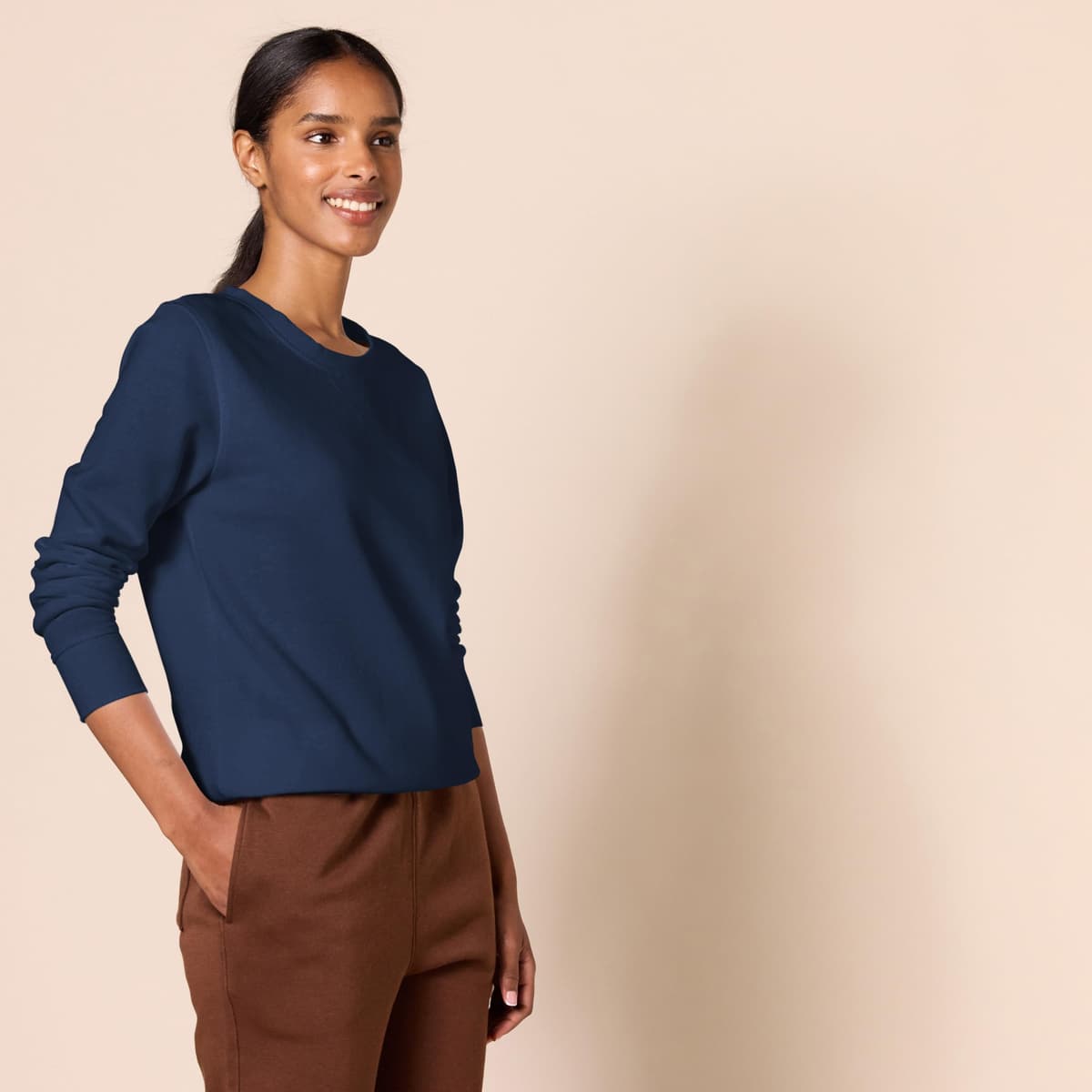Amazon Essentials Mujer Sudadera con Cuello Redondo de Forro Polar (Disponible en Tallas Grandes) — view 66