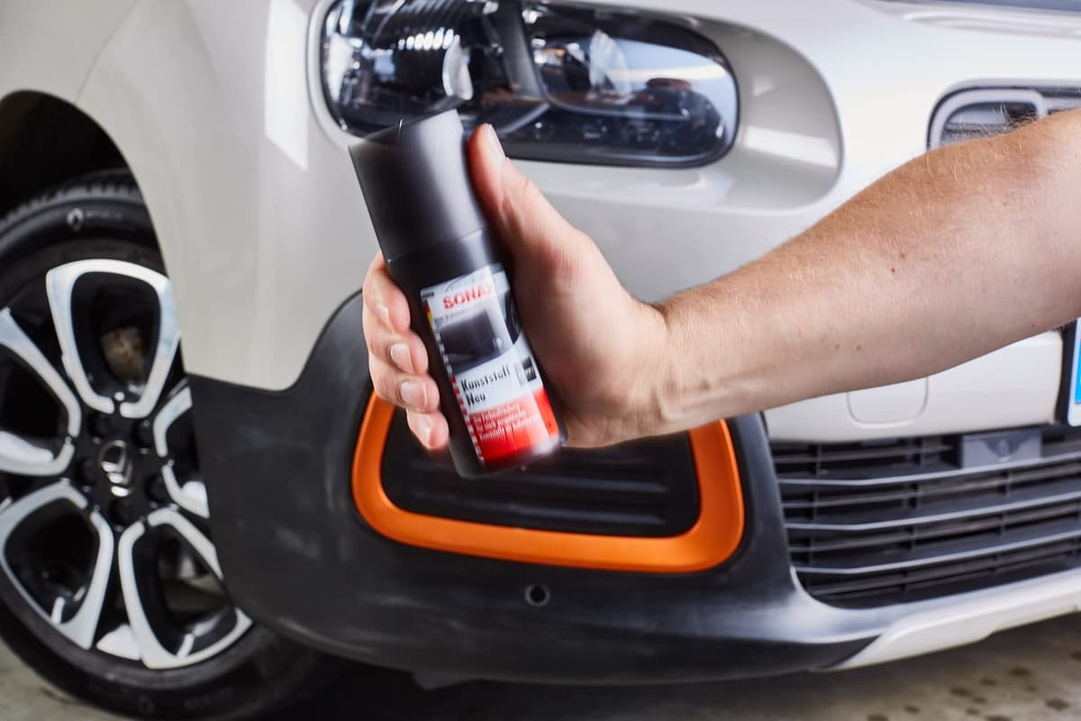 SONAX Renovador plásticos (100 ml) con aplicador, para la renovación del color de plásticos descoloridos en el exterior del coche | N.° 04091000-544 — view 2